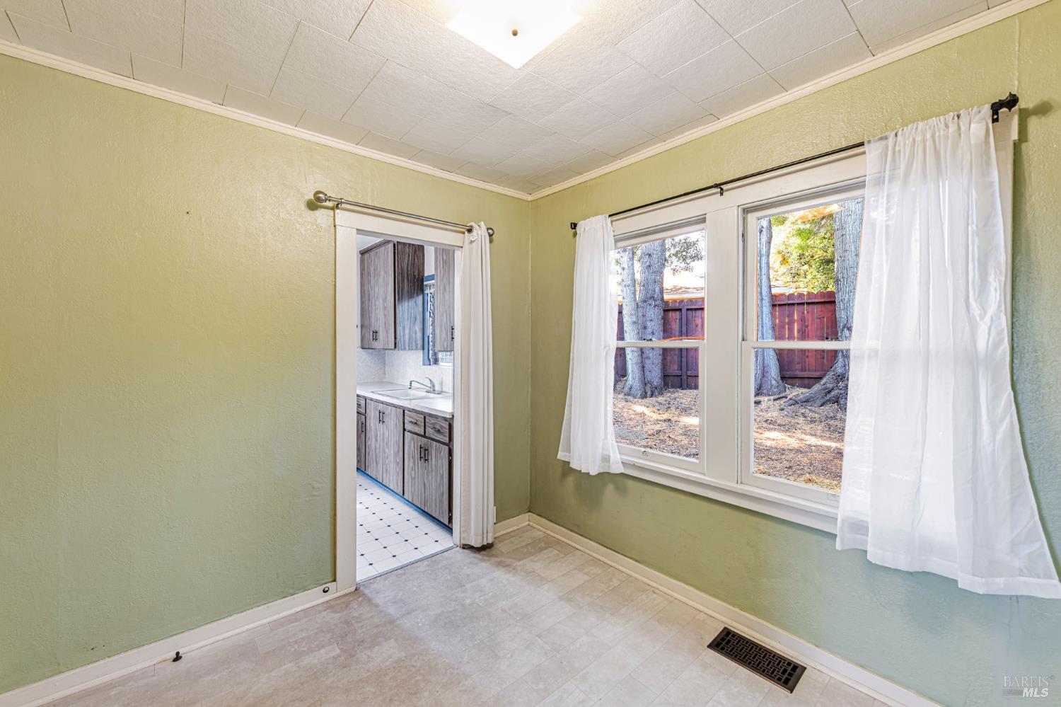 Detail Gallery Image 12 of 38 For 20 Laurel Ave, Petaluma,  CA 94952 - 2 Beds | 1 Baths
