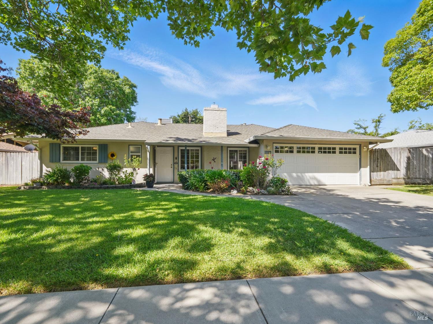 Detail Gallery Image 2 of 52 For 1233 Lincoln St, Fairfield,  CA 94533 - 4 Beds | 3 Baths