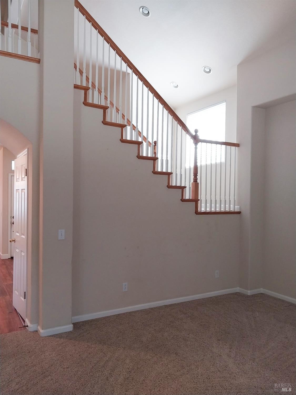 Detail Gallery Image 5 of 54 For 304 Ranch House Dr, Cloverdale,  CA 95425 - 5 Beds | 3 Baths