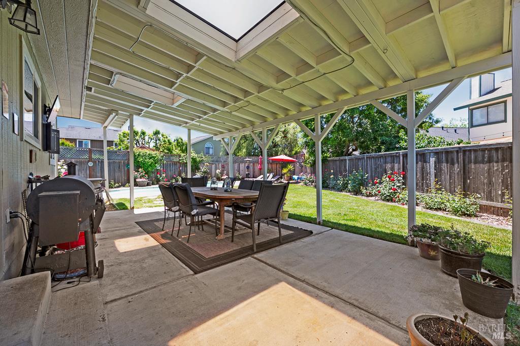 Detail Gallery Image 32 of 46 For 1405 Montana Pl, Rohnert Park,  CA 94928 - 4 Beds | 2/1 Baths