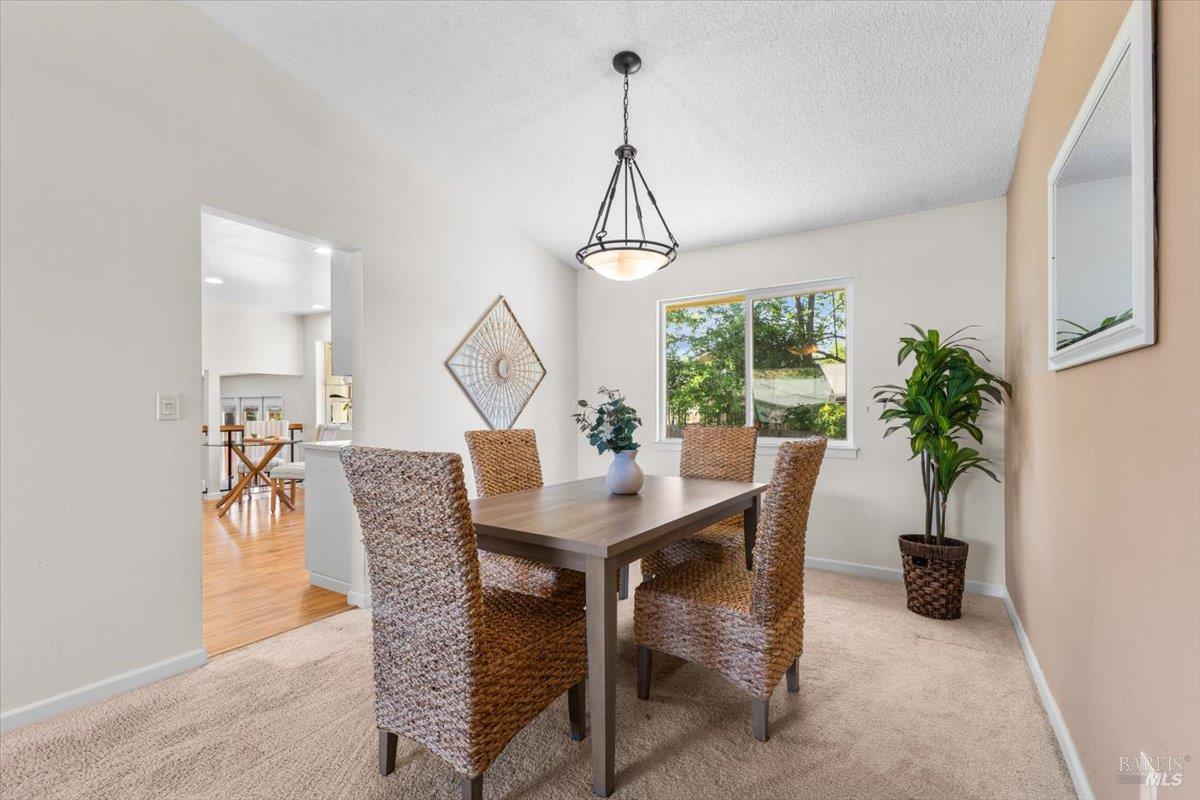 Detail Gallery Image 12 of 56 For 1503 Galaxy Ct, Rohnert Park,  CA 94928 - 4 Beds | 2/1 Baths