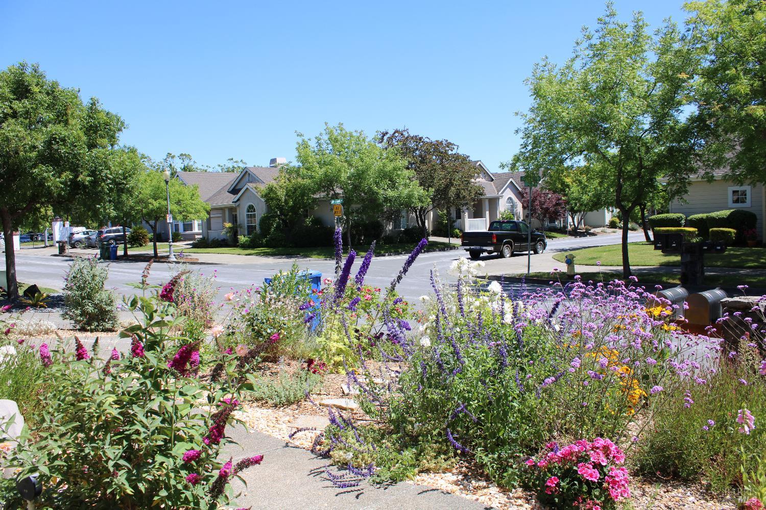 Detail Gallery Image 4 of 36 For 834 Glen Miller Dr, Windsor,  CA 95492 - 2 Beds | 2 Baths