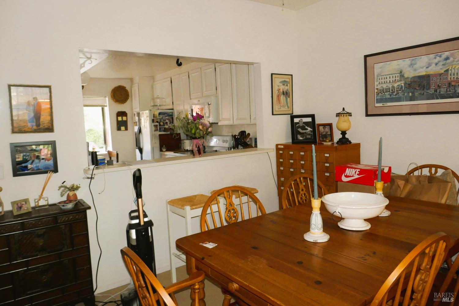 Detail Gallery Image 7 of 23 For 1025 Margaret Ct, Novato,  CA 94949 - 3 Beds | 2/1 Baths
