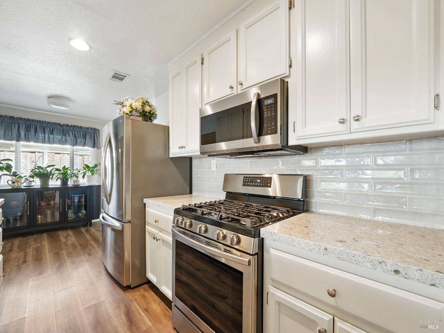 Detail Gallery Image 13 of 52 For 1233 Lincoln St, Fairfield,  CA 94533 - 4 Beds | 3 Baths