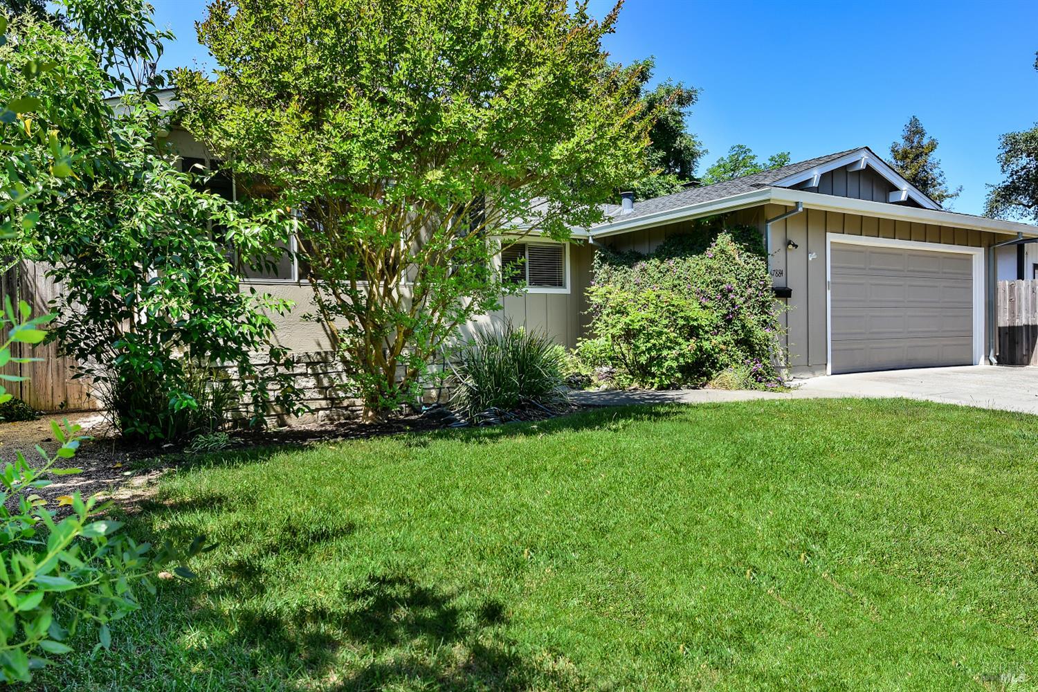 Detail Gallery Image 2 of 28 For 17884 San Carlos Dr, Sonoma,  CA 95476 - 4 Beds | 2 Baths