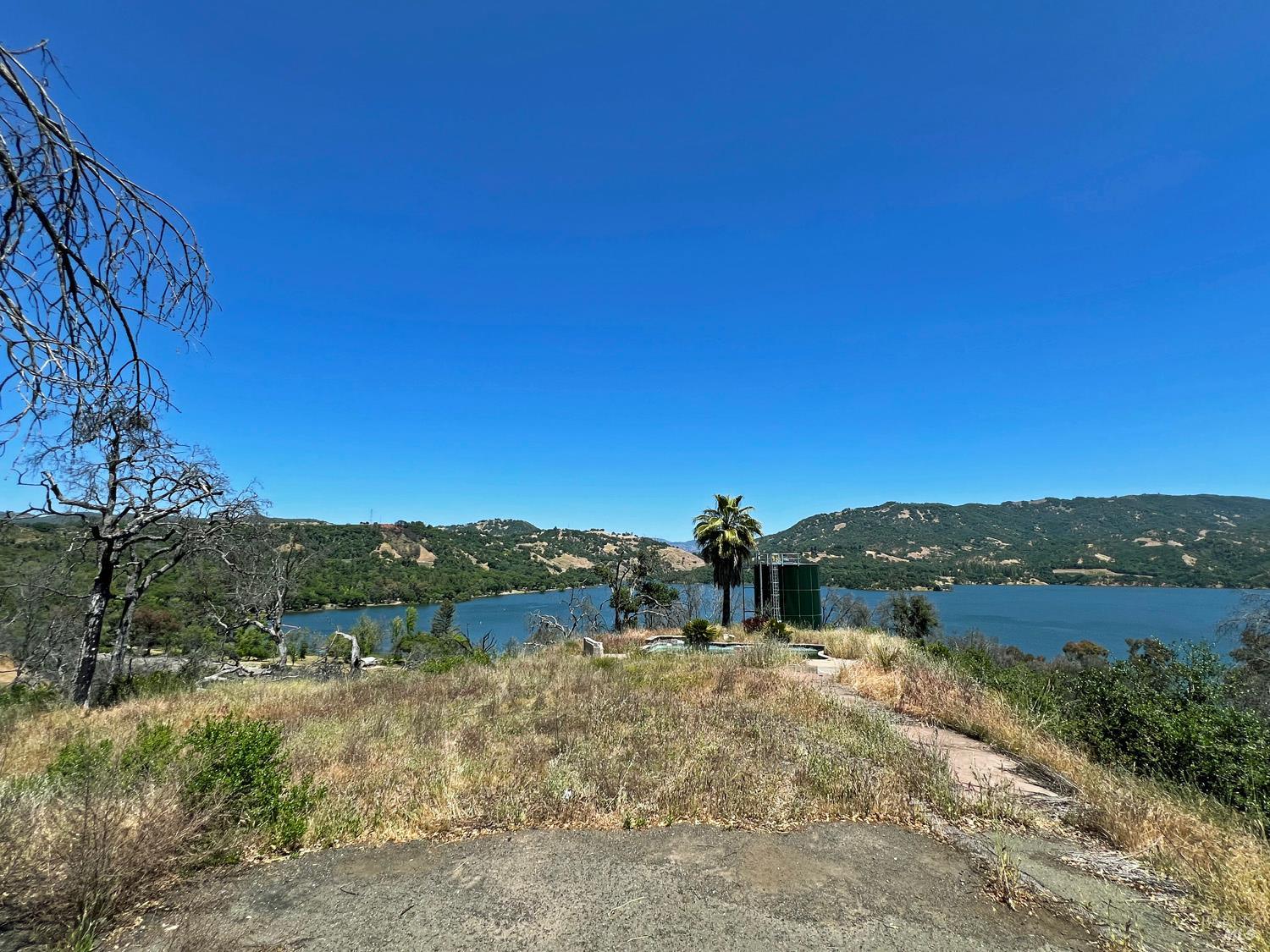 Detail Gallery Image 6 of 16 For 5889 Lake Ridge Dr, Ukiah,  CA 95482 - – Beds | – Baths