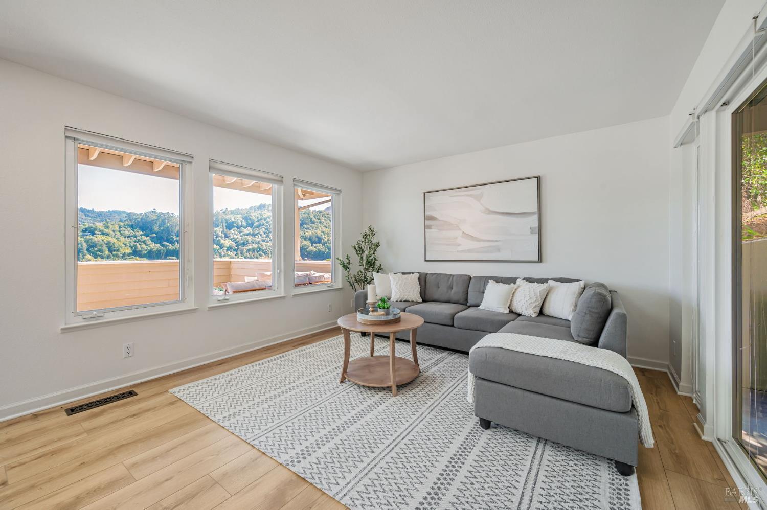 Detail Gallery Image 20 of 60 For 55 Tamalpais Rd, Kentfield,  CA 94904 - 4 Beds | 4 Baths