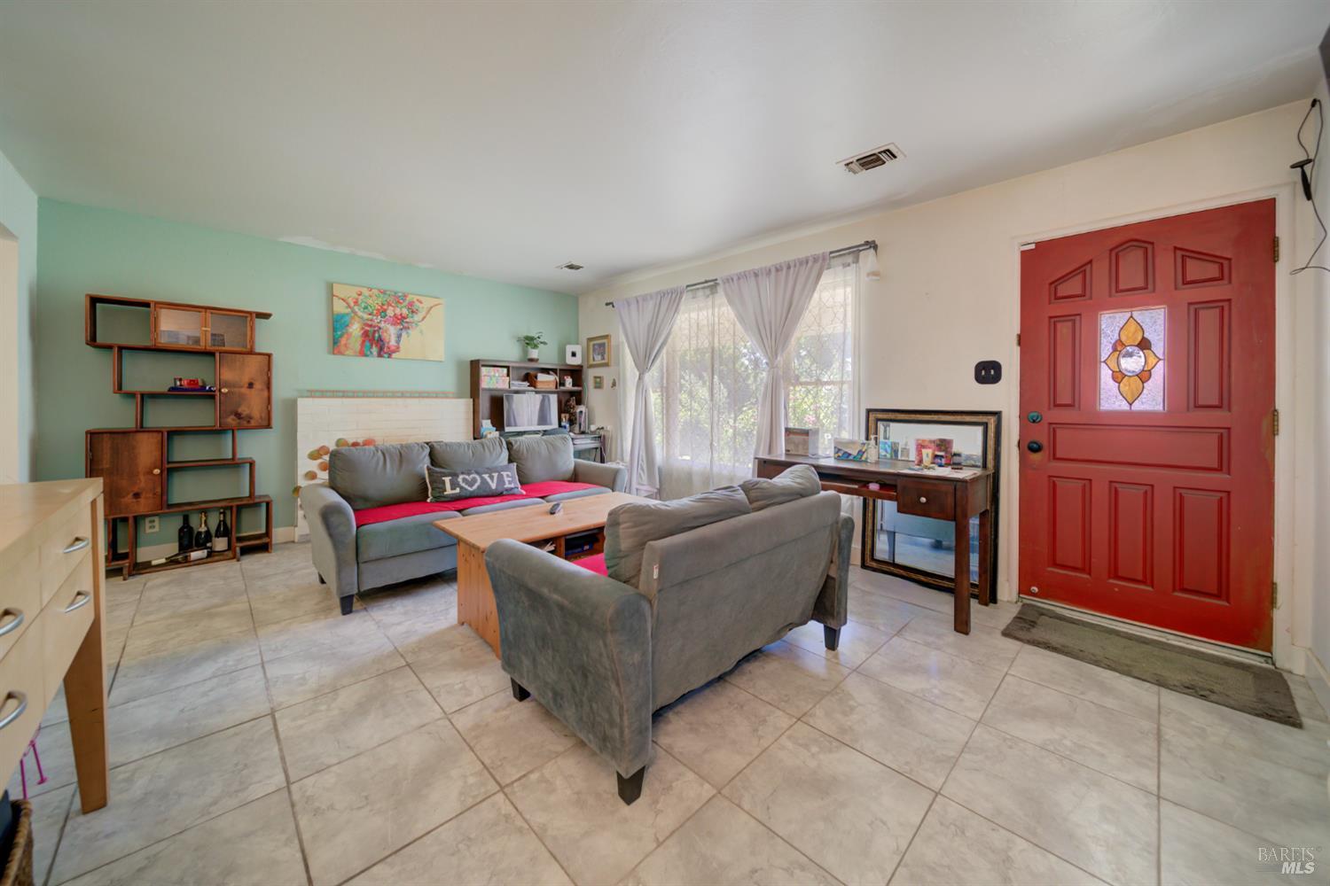 Detail Gallery Image 6 of 31 For 1812 Utah St, Fairfield,  CA 94533 - 2 Beds | 1 Baths