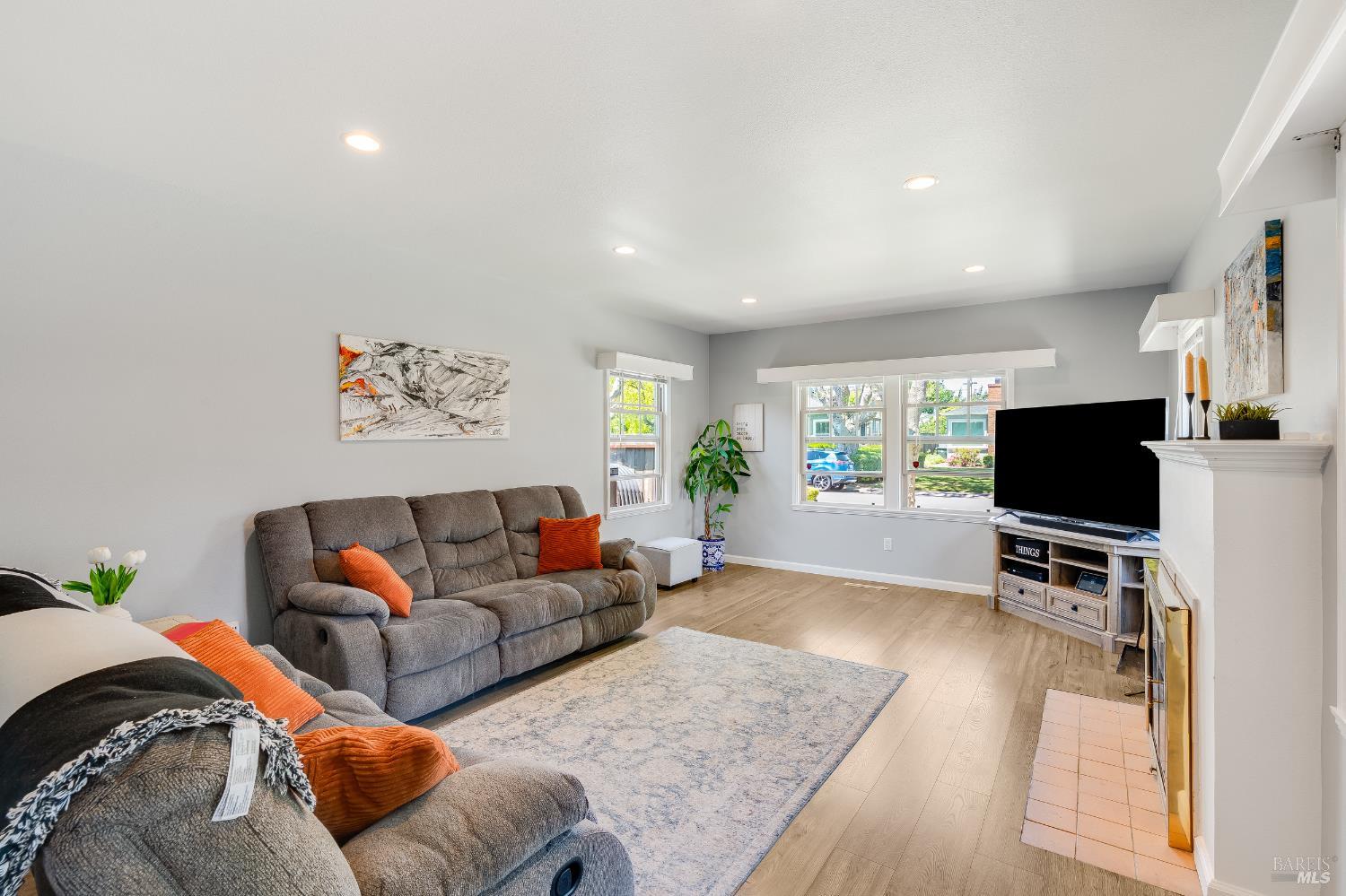Detail Gallery Image 6 of 33 For 1225 Arkansas St, Vallejo,  CA 94590 - 2 Beds | 1 Baths
