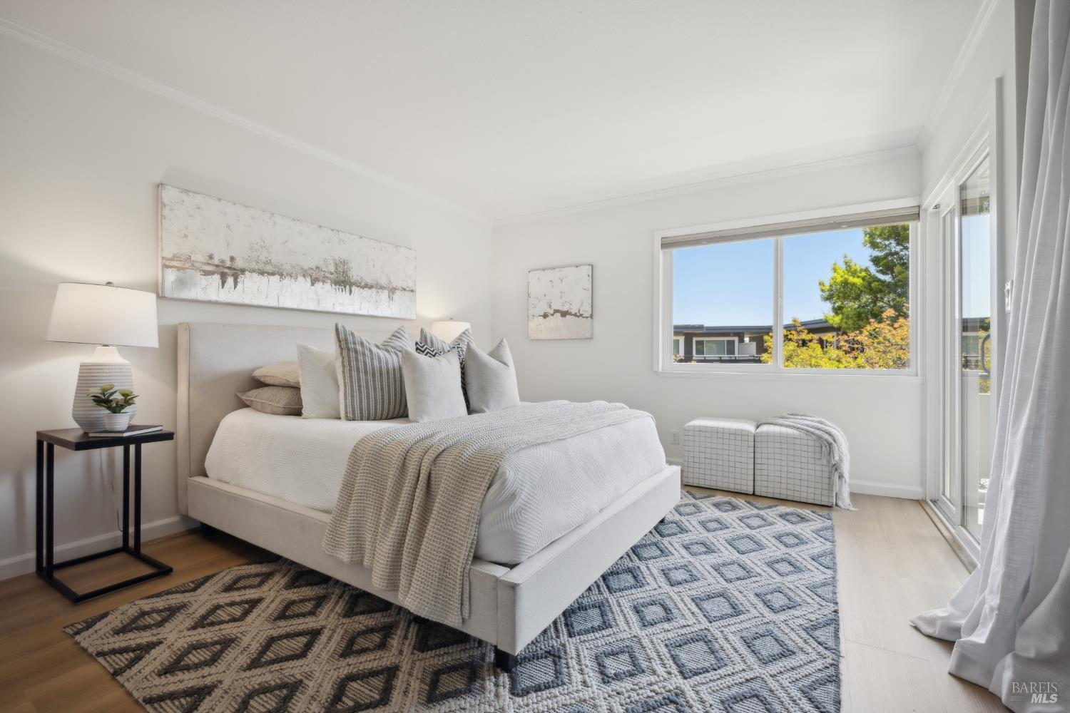 Detail Gallery Image 6 of 24 For 40 Redwood Ave, Corte Madera,  CA 94925 - 2 Beds | 2 Baths