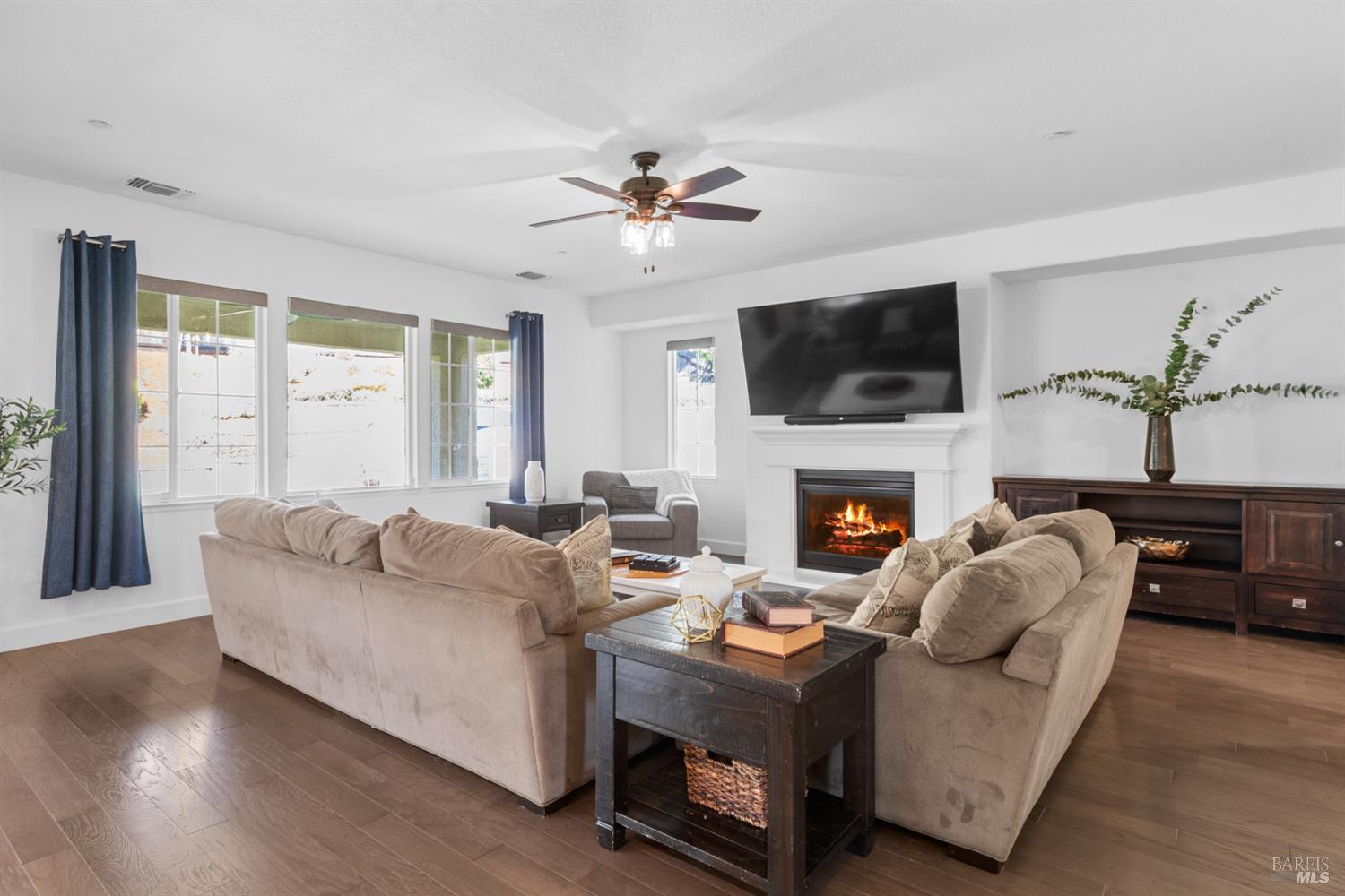 Detail Gallery Image 24 of 66 For 4012 Jade Crest Hill Way, Vacaville,  CA 95688 - 6 Beds | 4/1 Baths