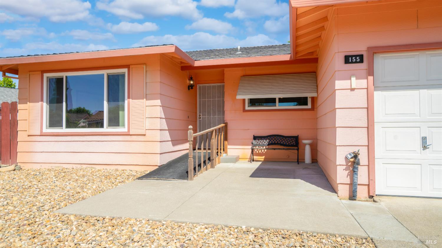 Detail Gallery Image 3 of 41 For 155 Midvale Dr, Vacaville,  CA 95687 - 4 Beds | 2 Baths