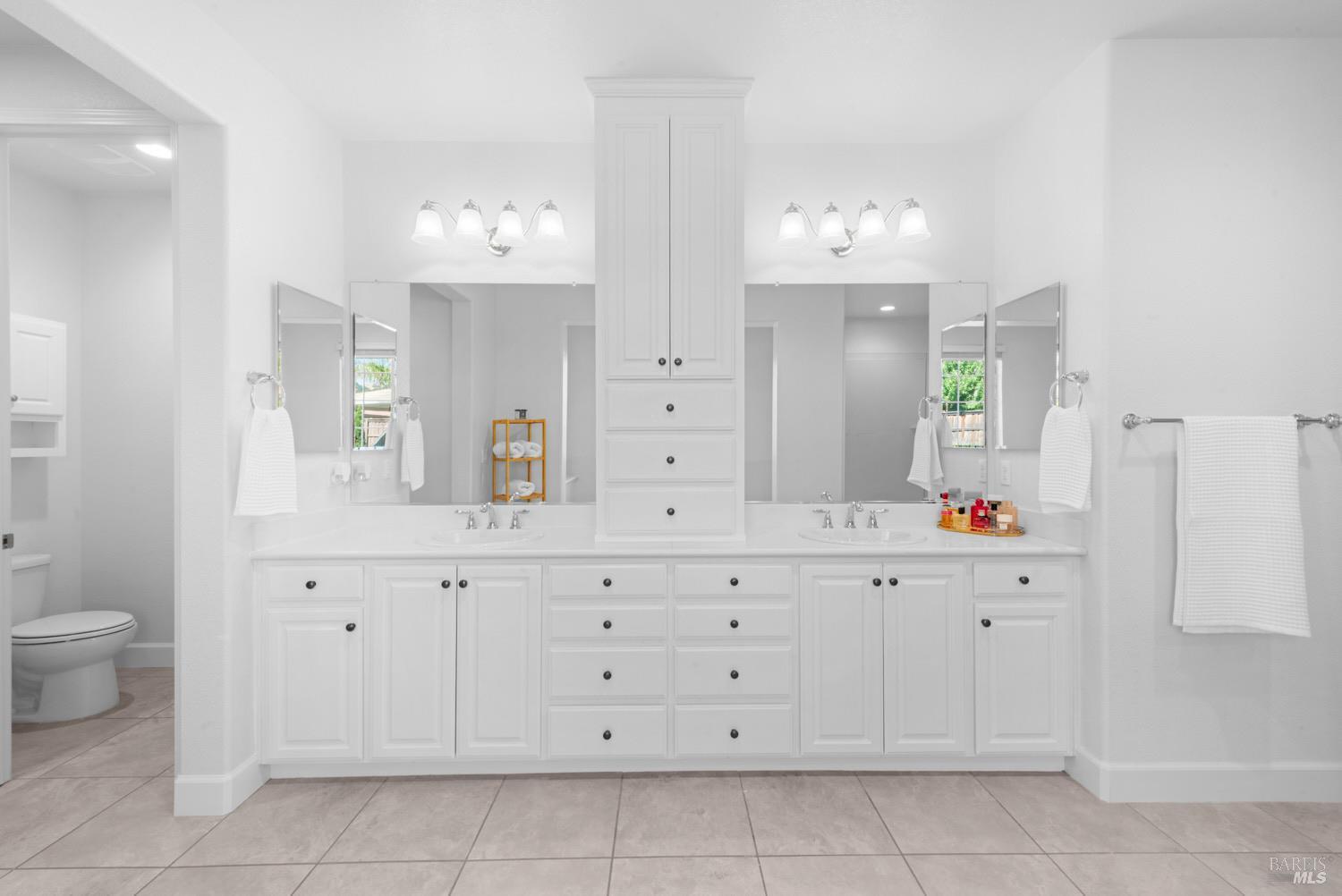 Detail Gallery Image 37 of 66 For 4012 Jade Crest Hill Way, Vacaville,  CA 95688 - 6 Beds | 4/1 Baths