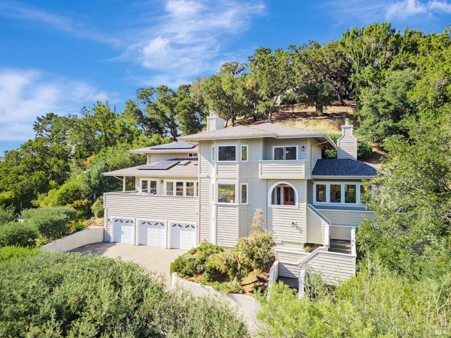 Detail Gallery Image 1 of 60 For 55 Tamalpais Rd, Kentfield,  CA 94904 - 4 Beds | 4 Baths