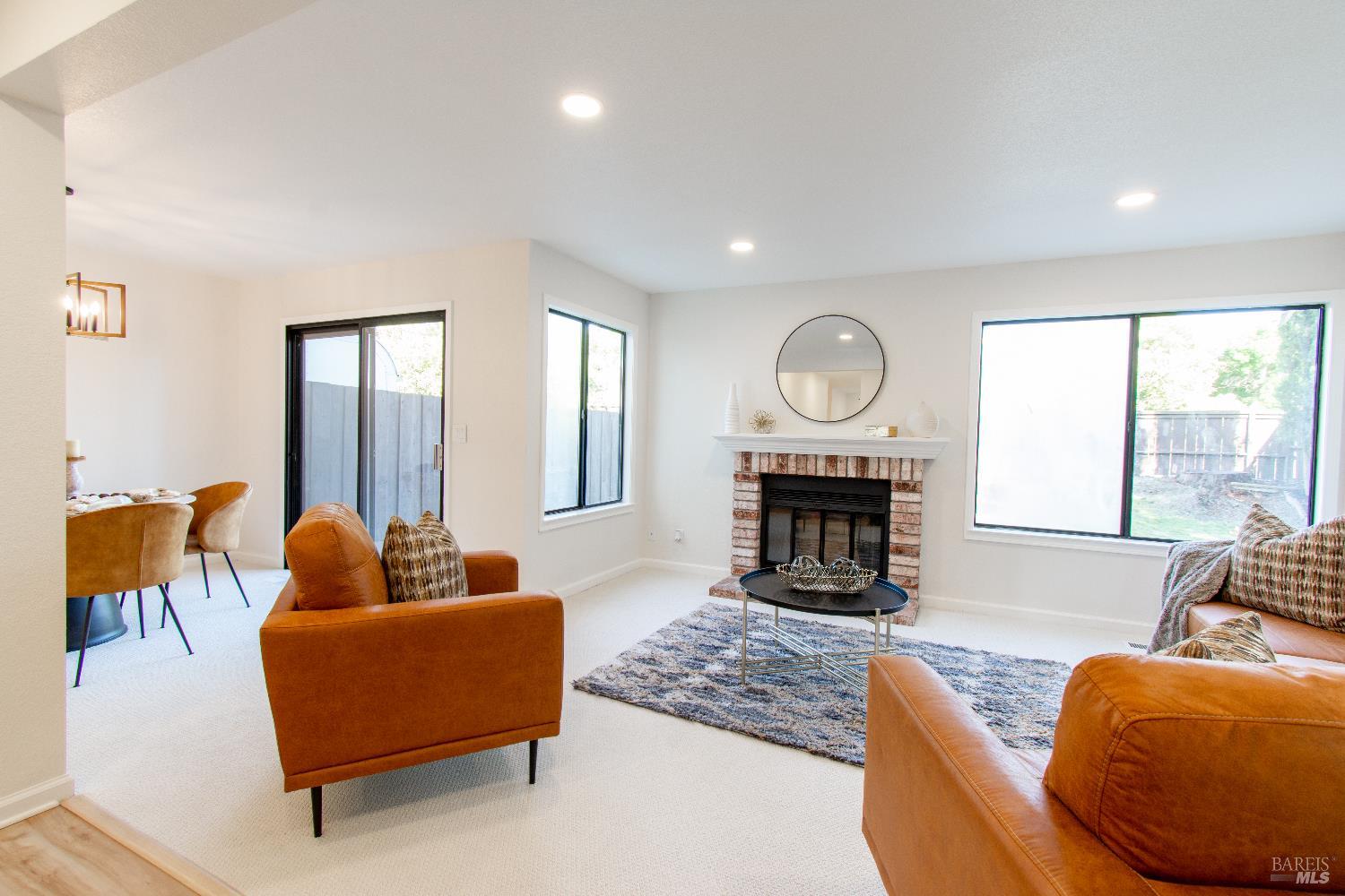 Detail Gallery Image 5 of 51 For 1986 Larchmont Cir, Fairfield,  CA 94534 - 3 Beds | 2/1 Baths
