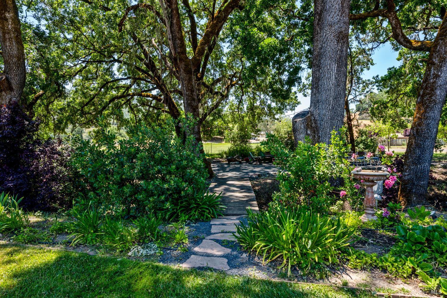 Detail Gallery Image 35 of 50 For 3700 Feliz Creek Rd, Hopland,  CA 95449 - 3 Beds | 3 Baths