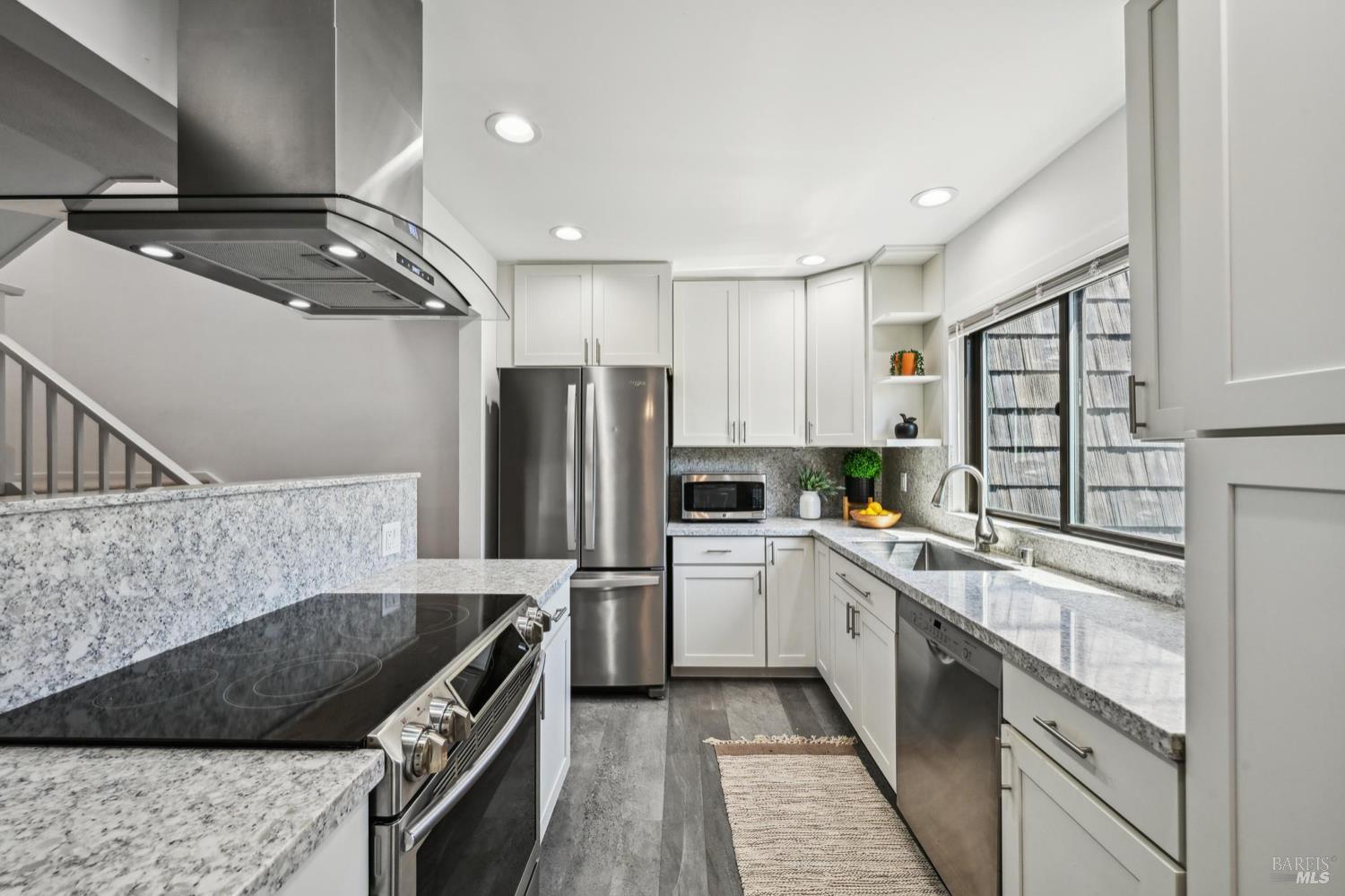 Detail Gallery Image 7 of 54 For 239 Knollwood Dr, San Rafael,  CA 94901 - 2 Beds | 2/1 Baths