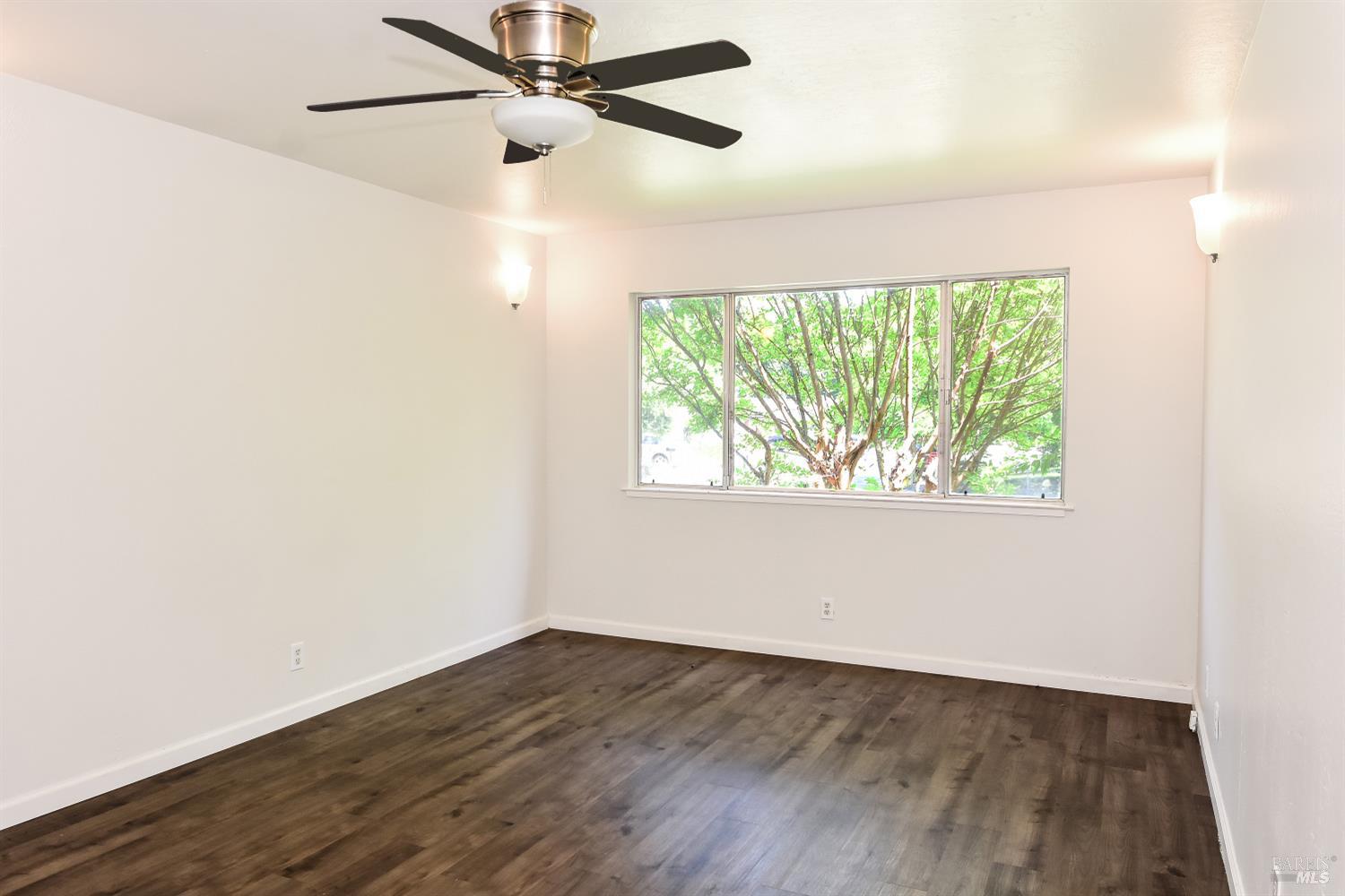 Detail Gallery Image 8 of 28 For 17884 San Carlos Dr, Sonoma,  CA 95476 - 4 Beds | 2 Baths