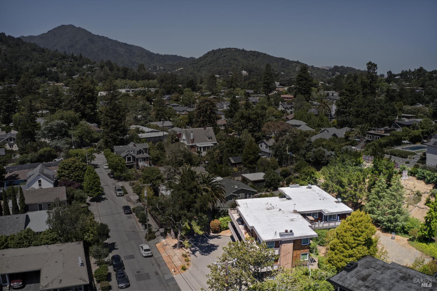 Detail Gallery Image 19 of 24 For 40 Redwood Ave, Corte Madera,  CA 94925 - 2 Beds | 2 Baths