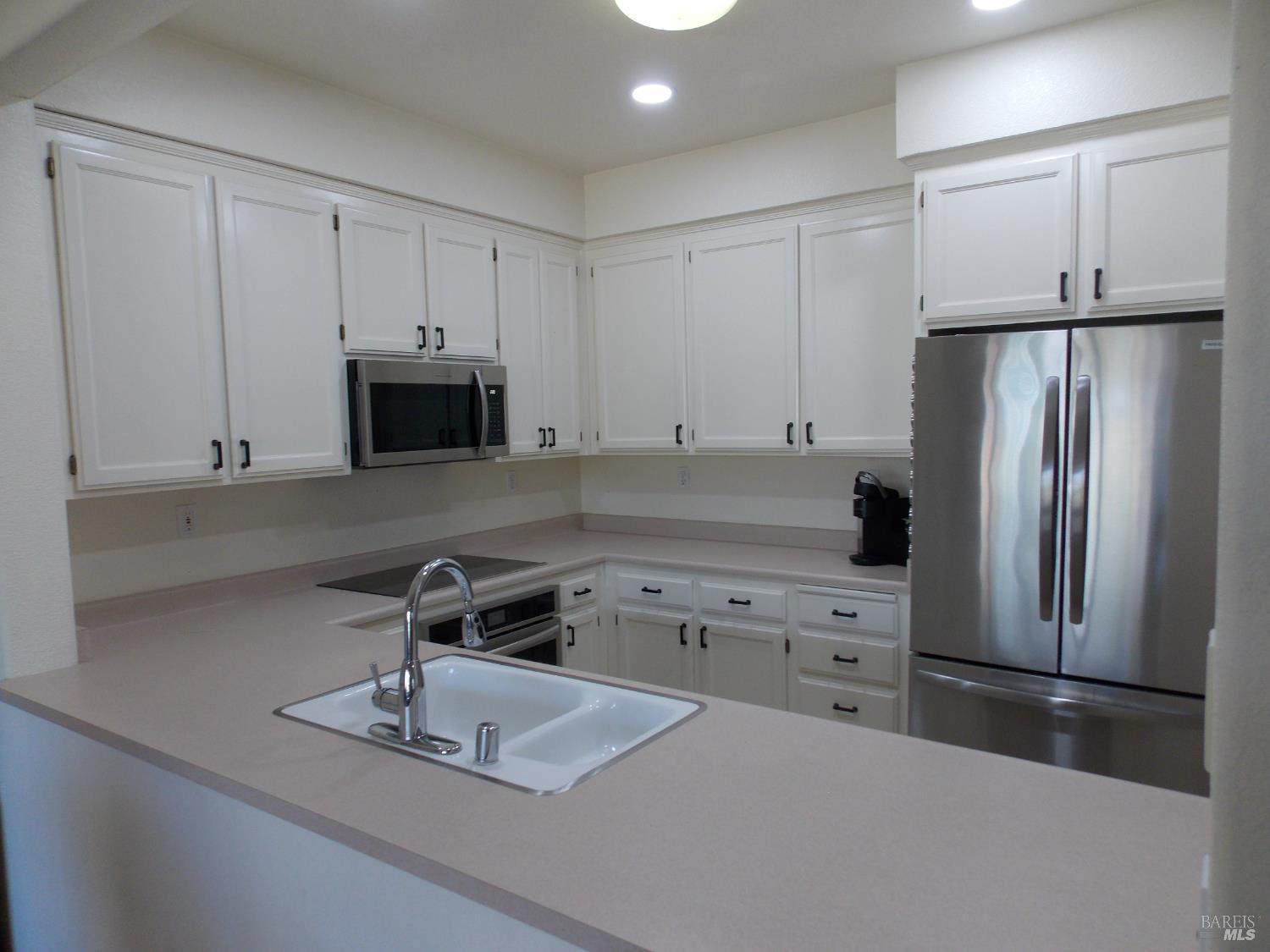 Detail Gallery Image 11 of 36 For 834 Glen Miller Dr, Windsor,  CA 95492 - 2 Beds | 2 Baths