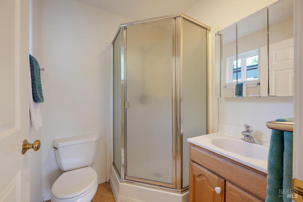 Detail Gallery Image 18 of 44 For 1237 Humboldt St, Santa Rosa,  CA 95404 - 3 Beds | 3/1 Baths