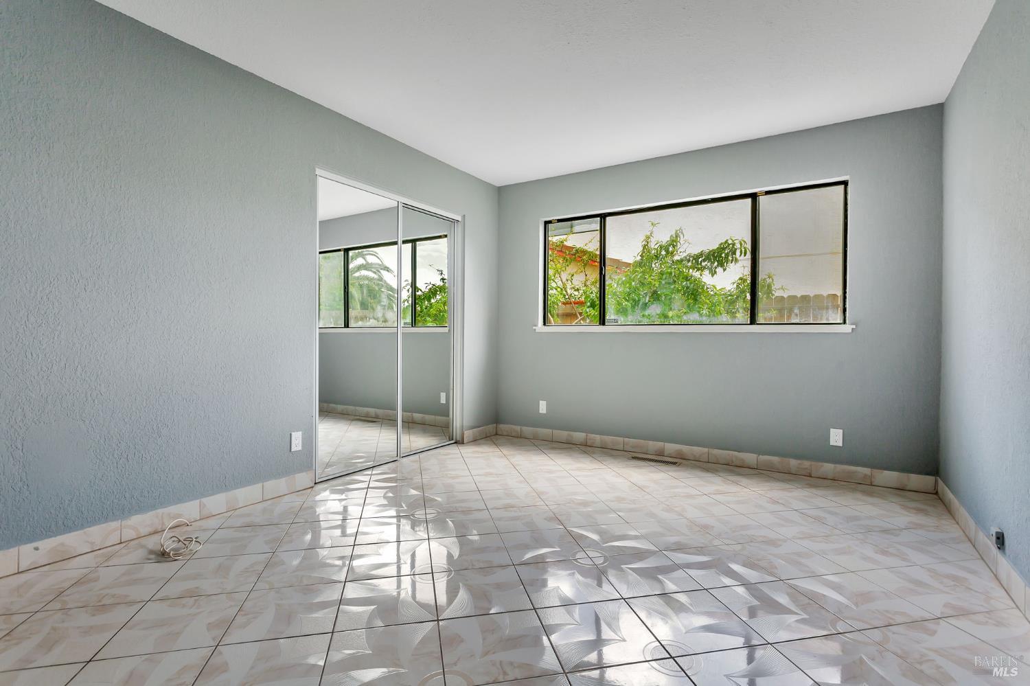 Detail Gallery Image 33 of 46 For 1001 Suffolk Way, Fairfield,  CA 94533 - 5 Beds | 3 Baths