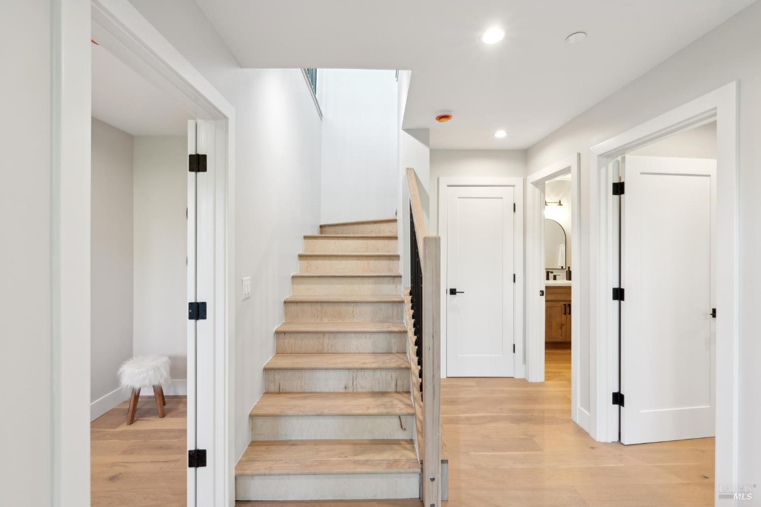 Detail Gallery Image 32 of 56 For 745 Redwood Rd, San Anselmo,  CA 94960 - 4 Beds | 3/1 Baths