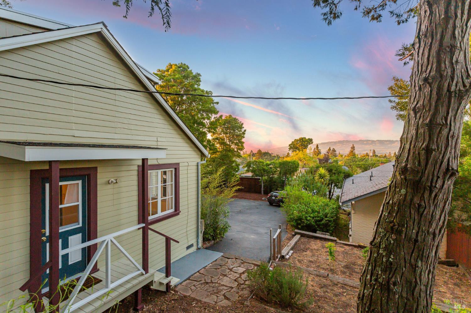 Detail Gallery Image 27 of 38 For 20 Laurel Ave, Petaluma,  CA 94952 - 2 Beds | 1 Baths