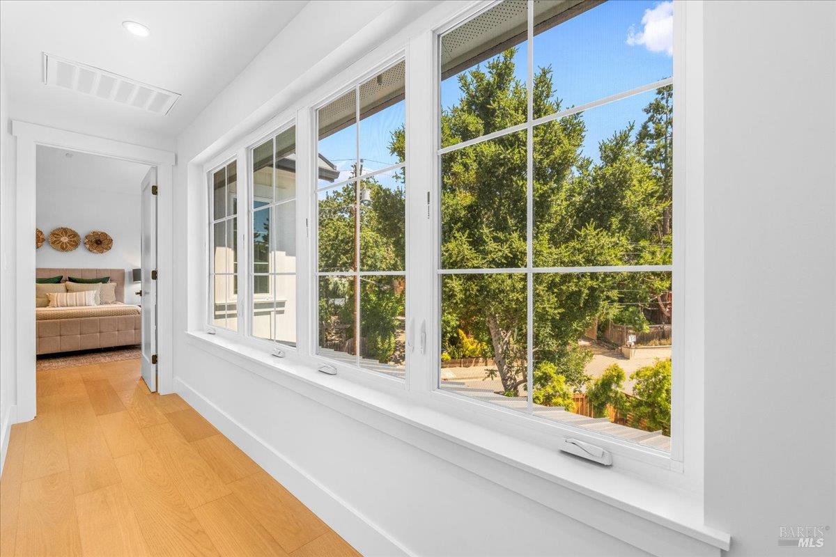 Detail Gallery Image 23 of 64 For 22 Cedar Ave, Kentfield,  CA 94904 - 5 Beds | 5 Baths