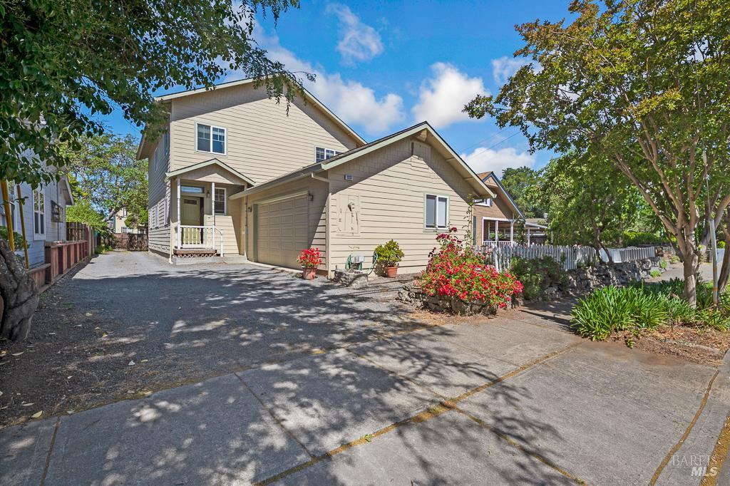 Detail Gallery Image 1 of 44 For 1237 Humboldt St, Santa Rosa,  CA 95404 - 3 Beds | 3/1 Baths