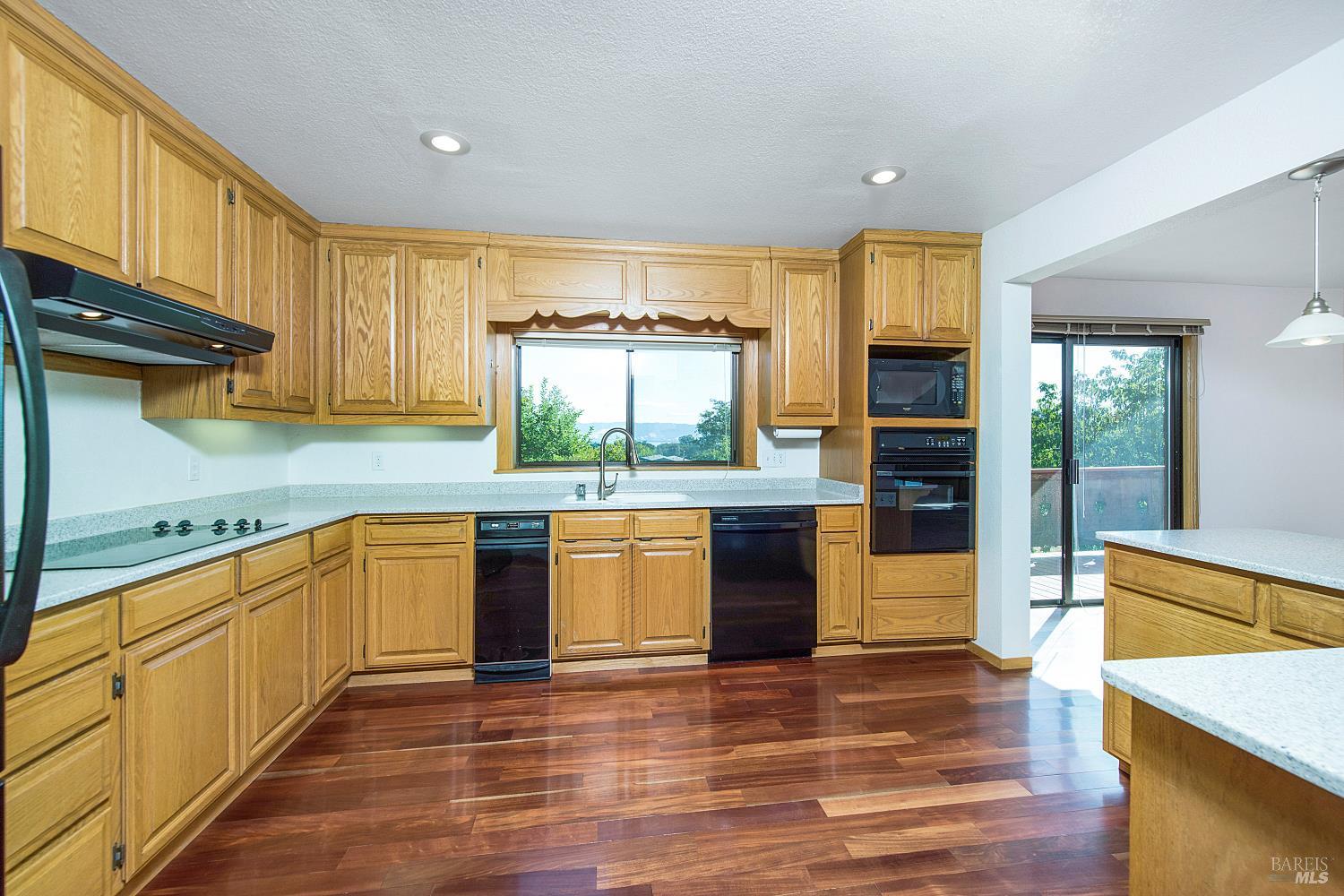 Detail Gallery Image 8 of 36 For 1524 Martin St, Lakeport,  CA 95453 - 4 Beds | 3 Baths