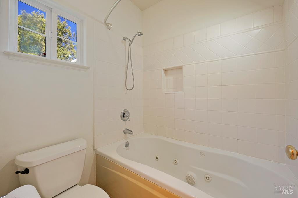 Detail Gallery Image 27 of 44 For 1237 Humboldt St, Santa Rosa,  CA 95404 - 3 Beds | 3/1 Baths