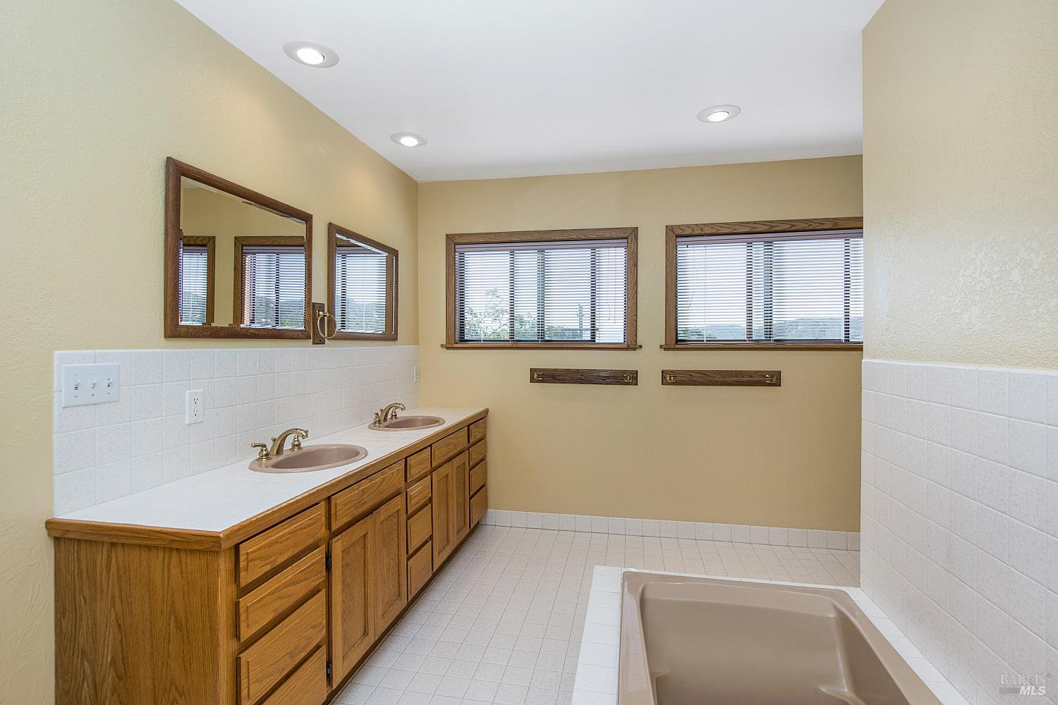Detail Gallery Image 17 of 36 For 1524 Martin St, Lakeport,  CA 95453 - 4 Beds | 3 Baths