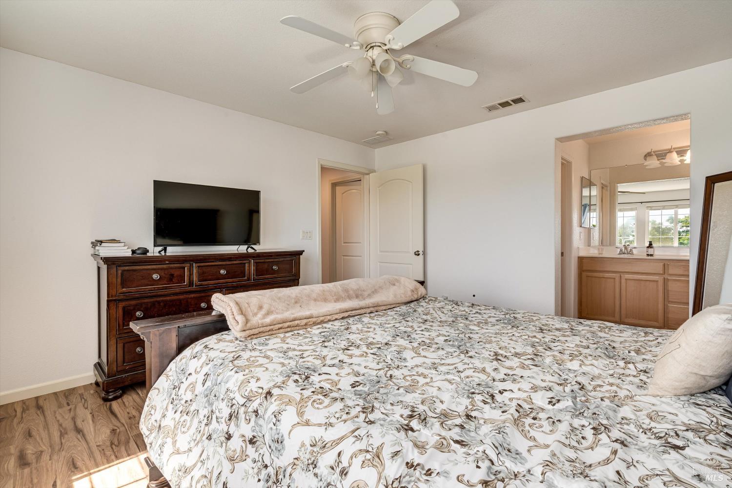 Detail Gallery Image 21 of 31 For 236 Cogburn Way, Vacaville,  CA 95687 - 5 Beds | 2/1 Baths