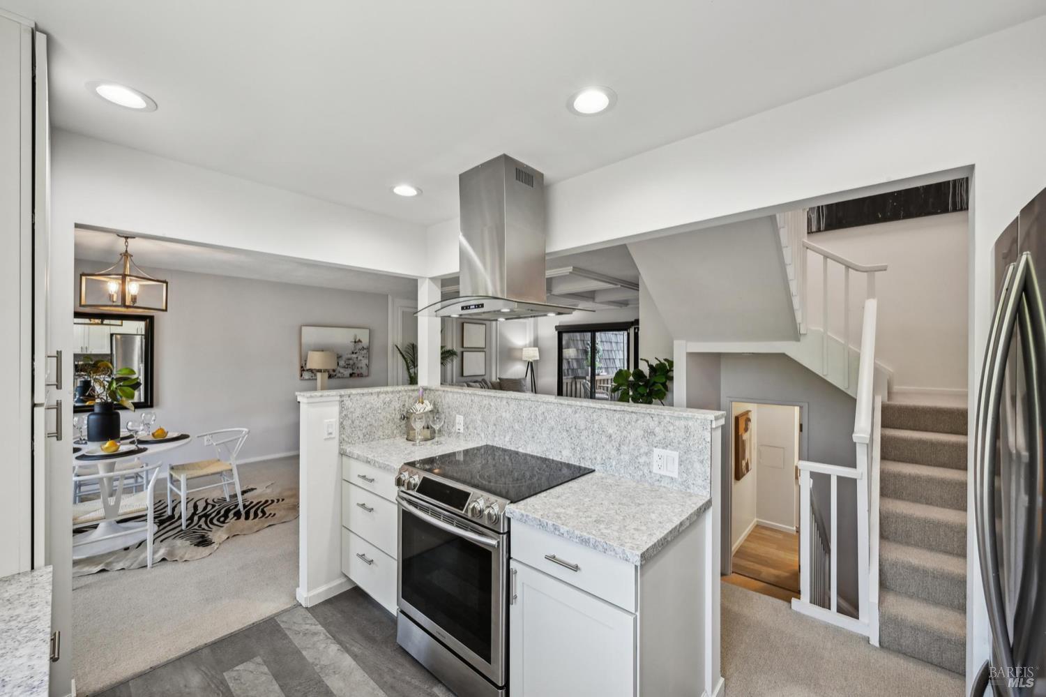 Detail Gallery Image 11 of 54 For 239 Knollwood Dr, San Rafael,  CA 94901 - 2 Beds | 2/1 Baths