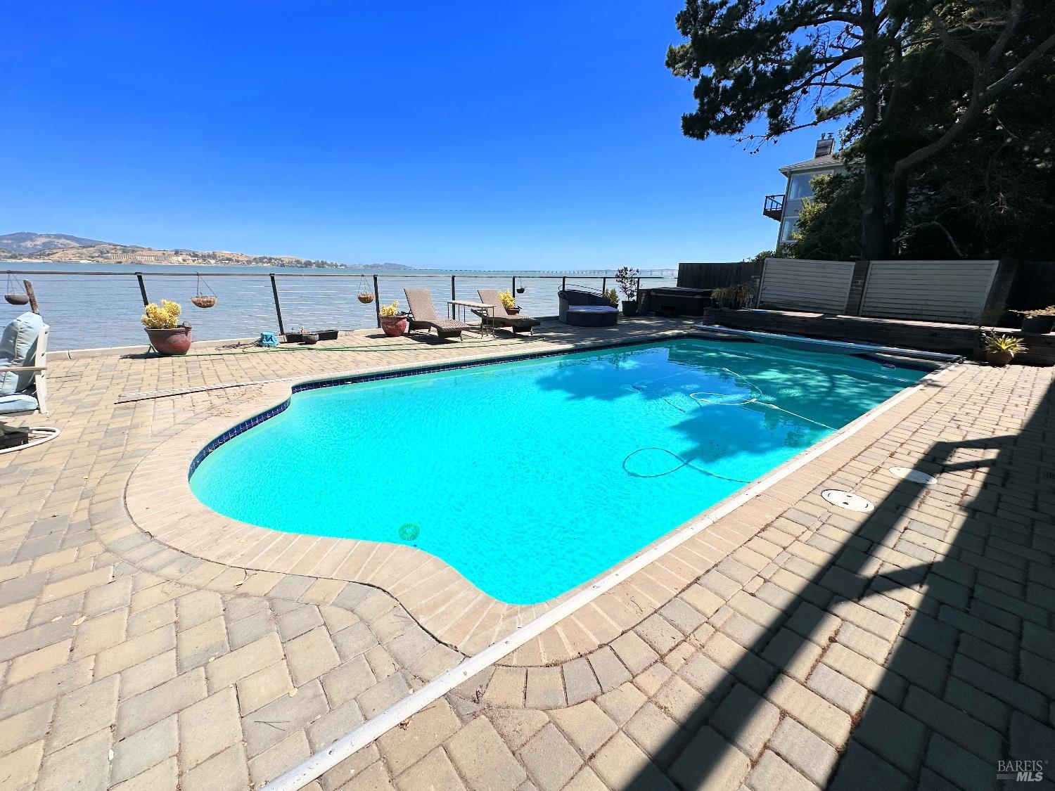 Detail Gallery Image 38 of 53 For 5148 E Paradise Dr, Corte Madera,  CA 94925 - 5 Beds | 5 Baths