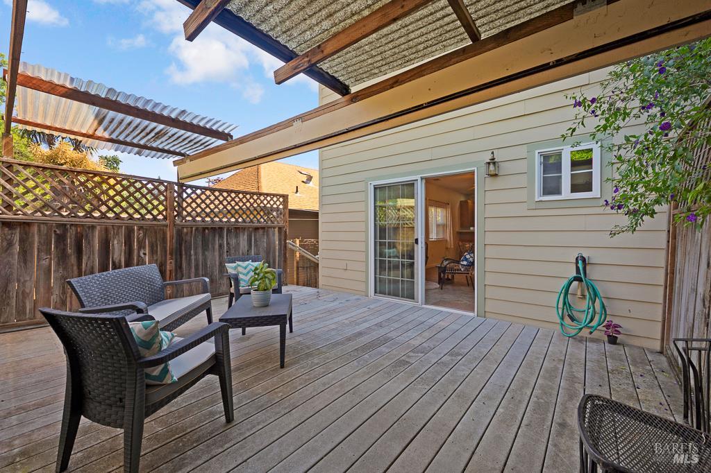 Detail Gallery Image 14 of 44 For 1237 Humboldt St, Santa Rosa,  CA 95404 - 3 Beds | 3/1 Baths