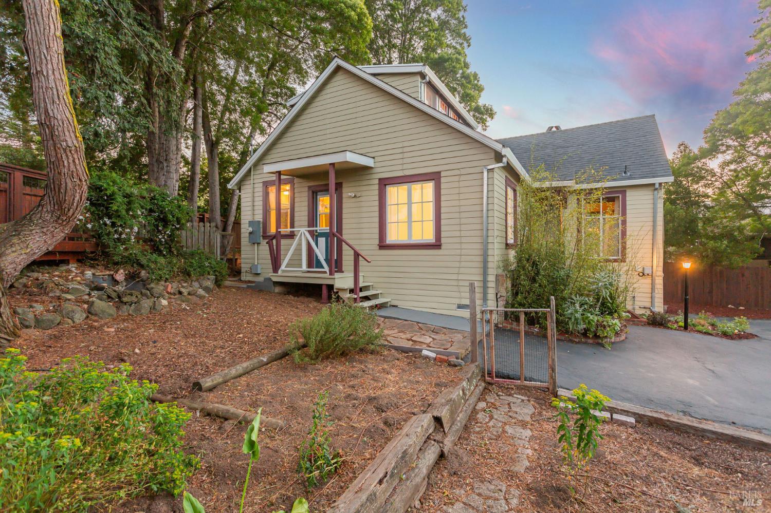 Detail Gallery Image 25 of 38 For 20 Laurel Ave, Petaluma,  CA 94952 - 2 Beds | 1 Baths