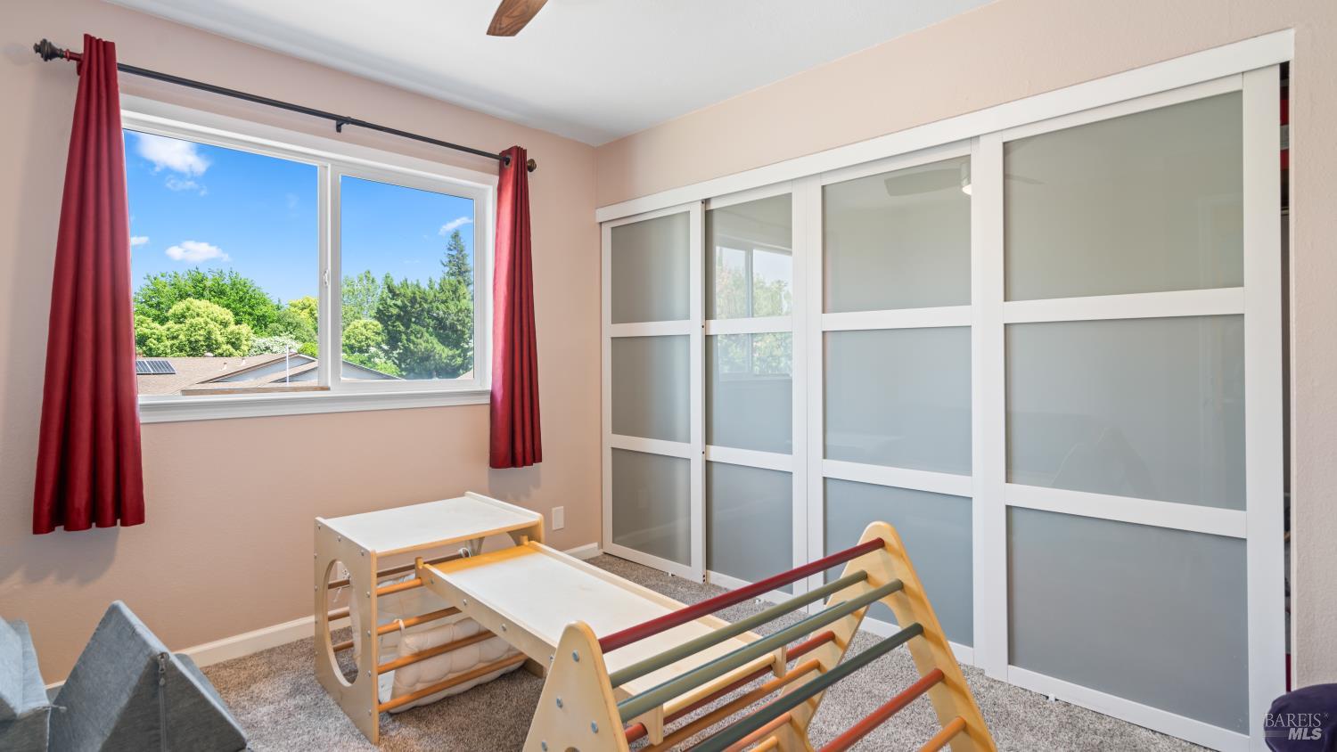 Detail Gallery Image 14 of 38 For 1192 Devonshire Dr, Vacaville,  CA 95687 - 4 Beds | 2/1 Baths