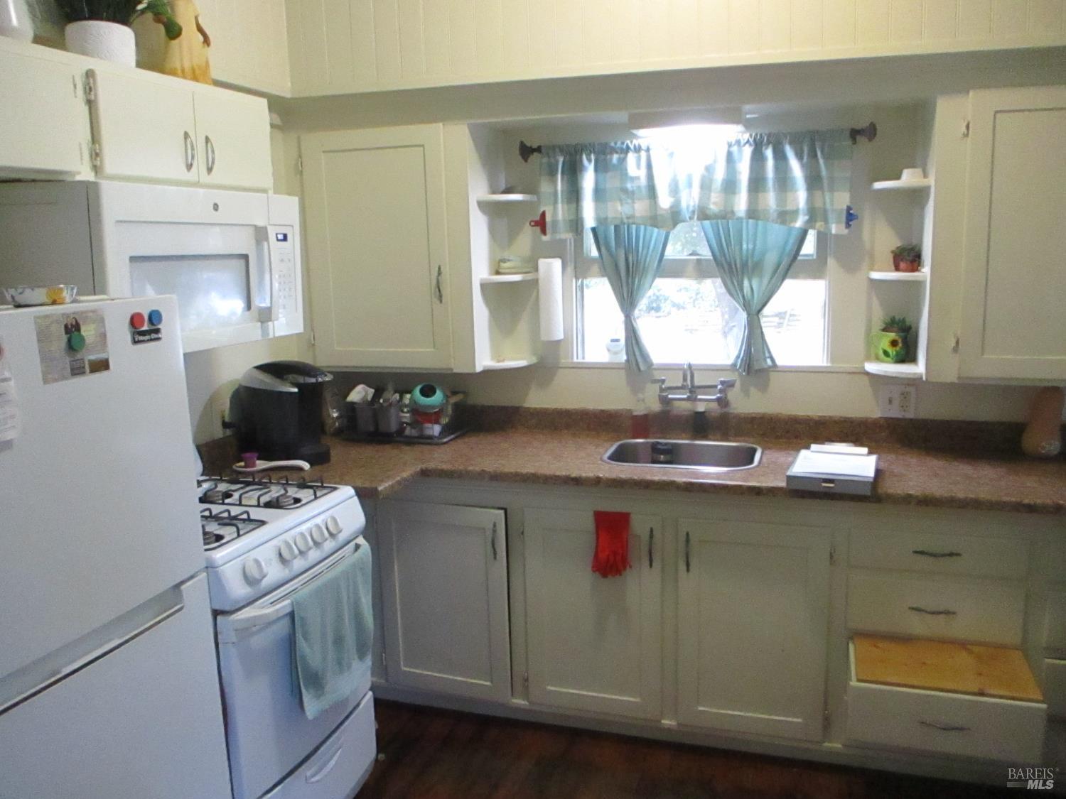 Detail Gallery Image 2 of 3 For 224 University St #1,  Cloverdale,  CA 95425 - 1 Beds | 1 Baths