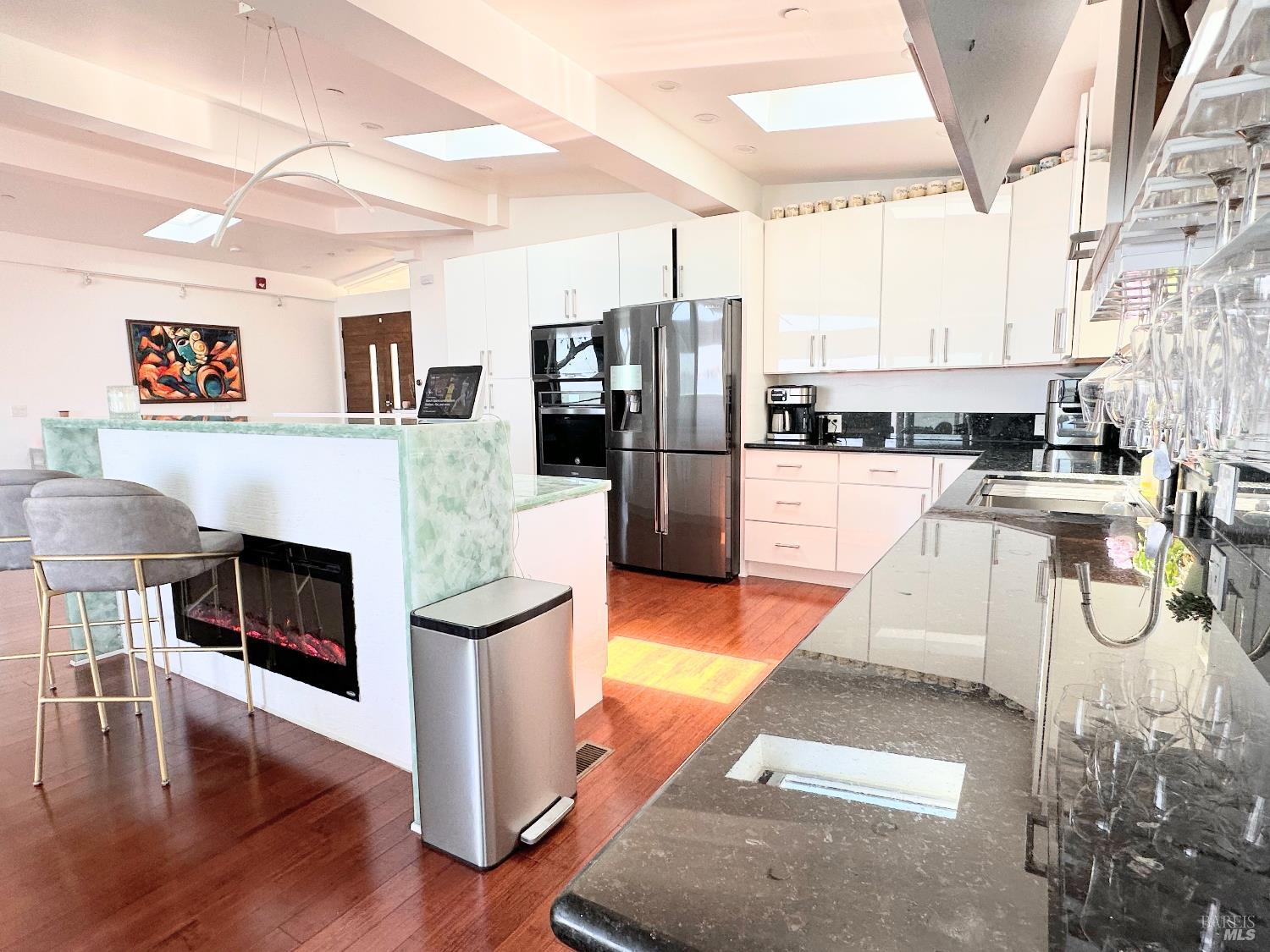 Detail Gallery Image 15 of 53 For 5148 E Paradise Dr, Corte Madera,  CA 94925 - 5 Beds | 5 Baths