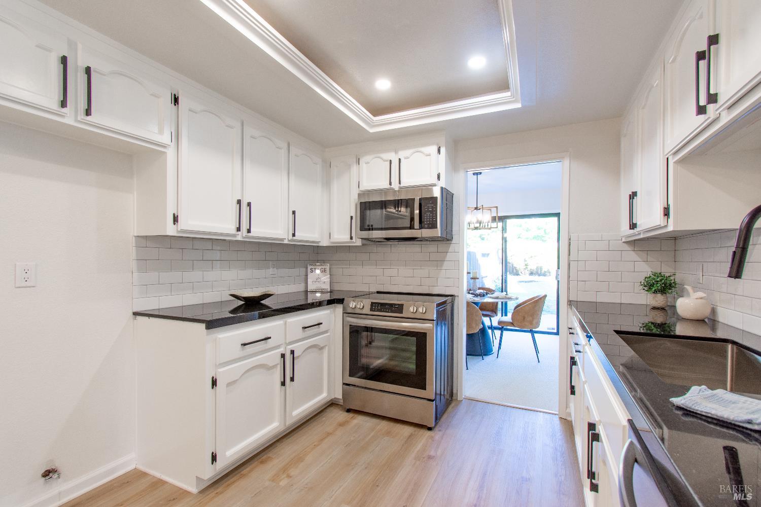 Detail Gallery Image 12 of 51 For 1986 Larchmont Cir, Fairfield,  CA 94534 - 3 Beds | 2/1 Baths