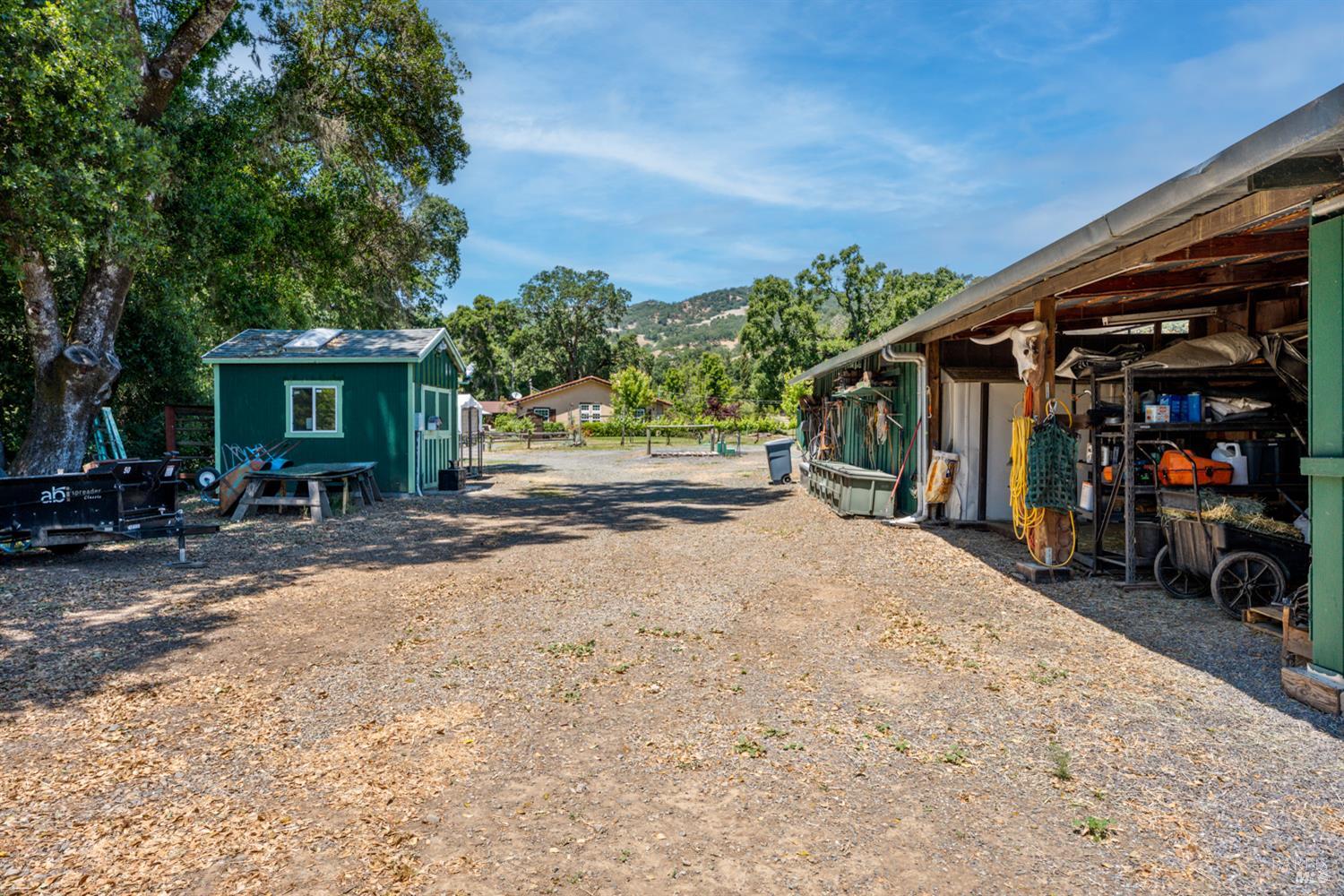 Detail Gallery Image 33 of 50 For 3700 Feliz Creek Rd, Hopland,  CA 95449 - 3 Beds | 3 Baths