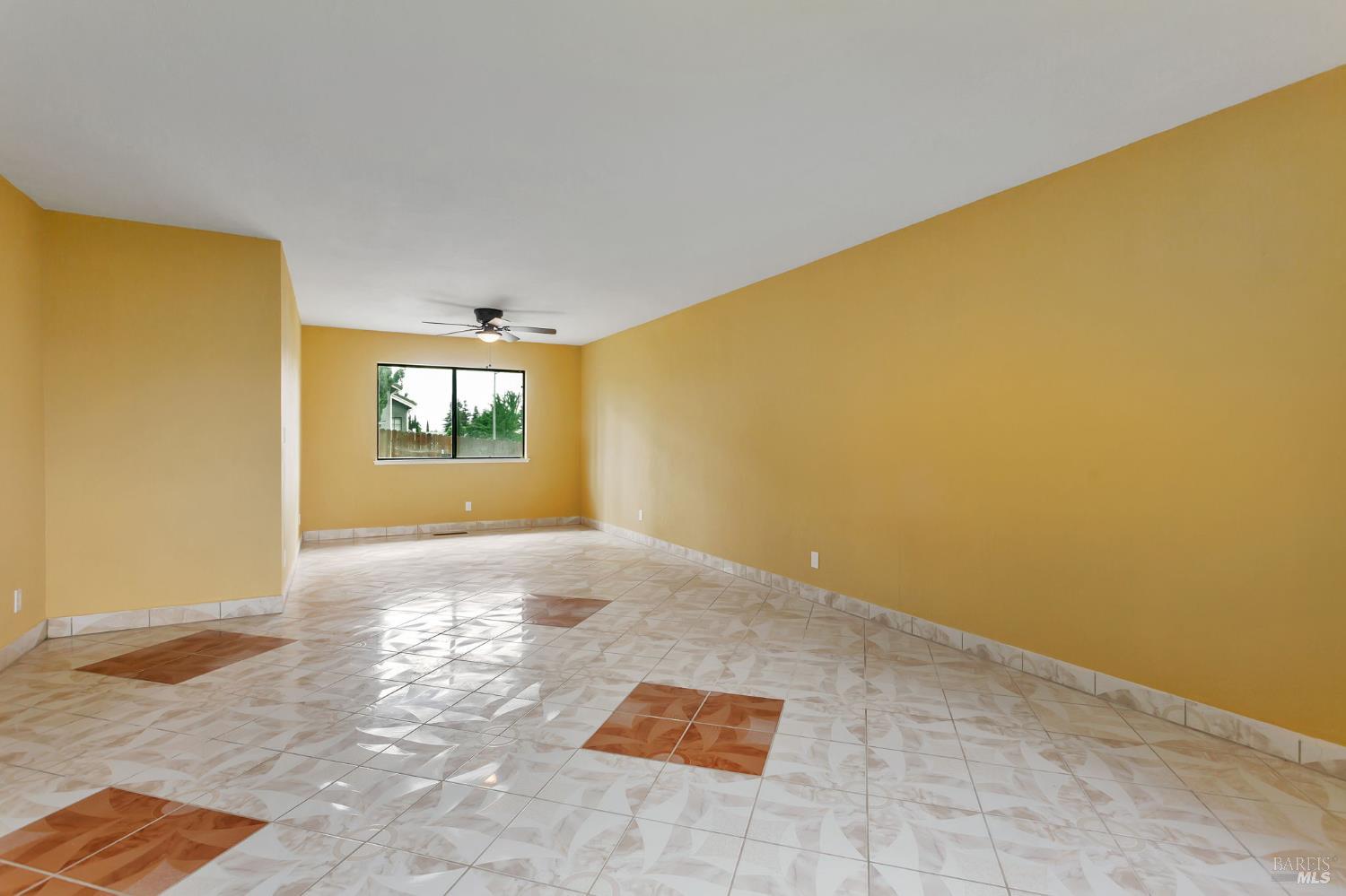 Detail Gallery Image 9 of 46 For 1001 Suffolk Way, Fairfield,  CA 94533 - 5 Beds | 3 Baths