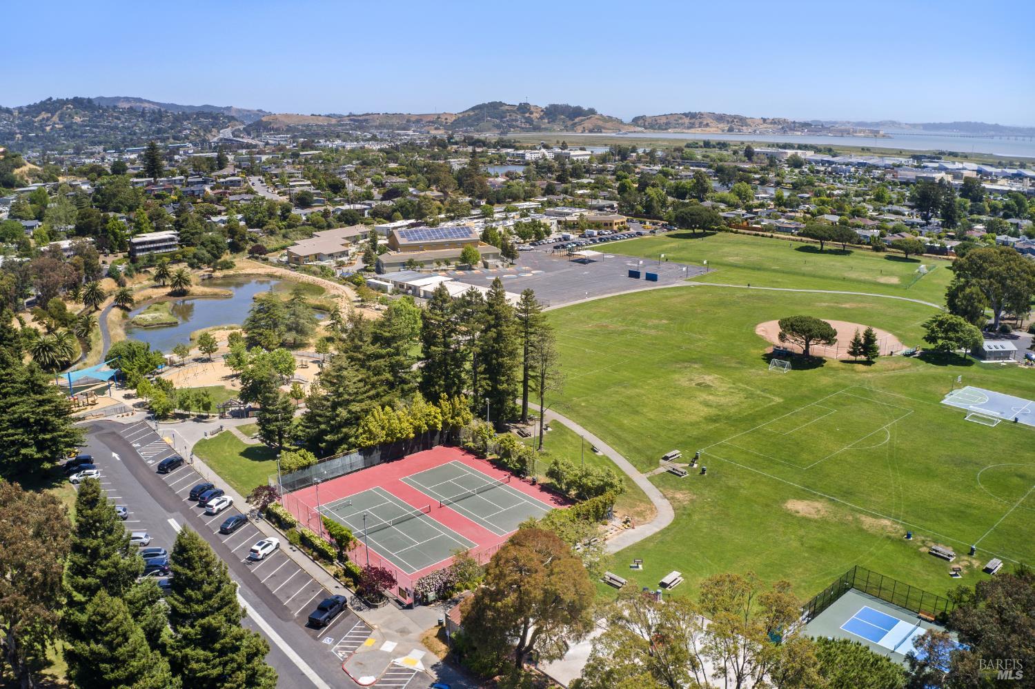 Detail Gallery Image 18 of 24 For 40 Redwood Ave, Corte Madera,  CA 94925 - 2 Beds | 2 Baths