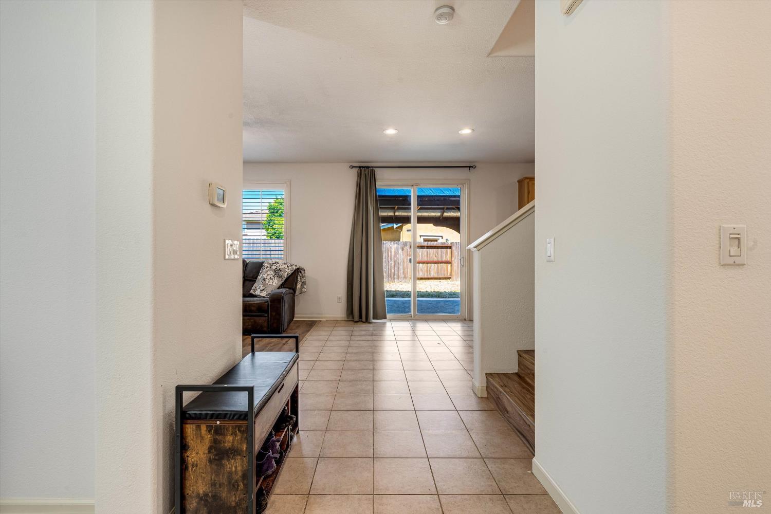 Detail Gallery Image 5 of 31 For 236 Cogburn Way, Vacaville,  CA 95687 - 5 Beds | 2/1 Baths