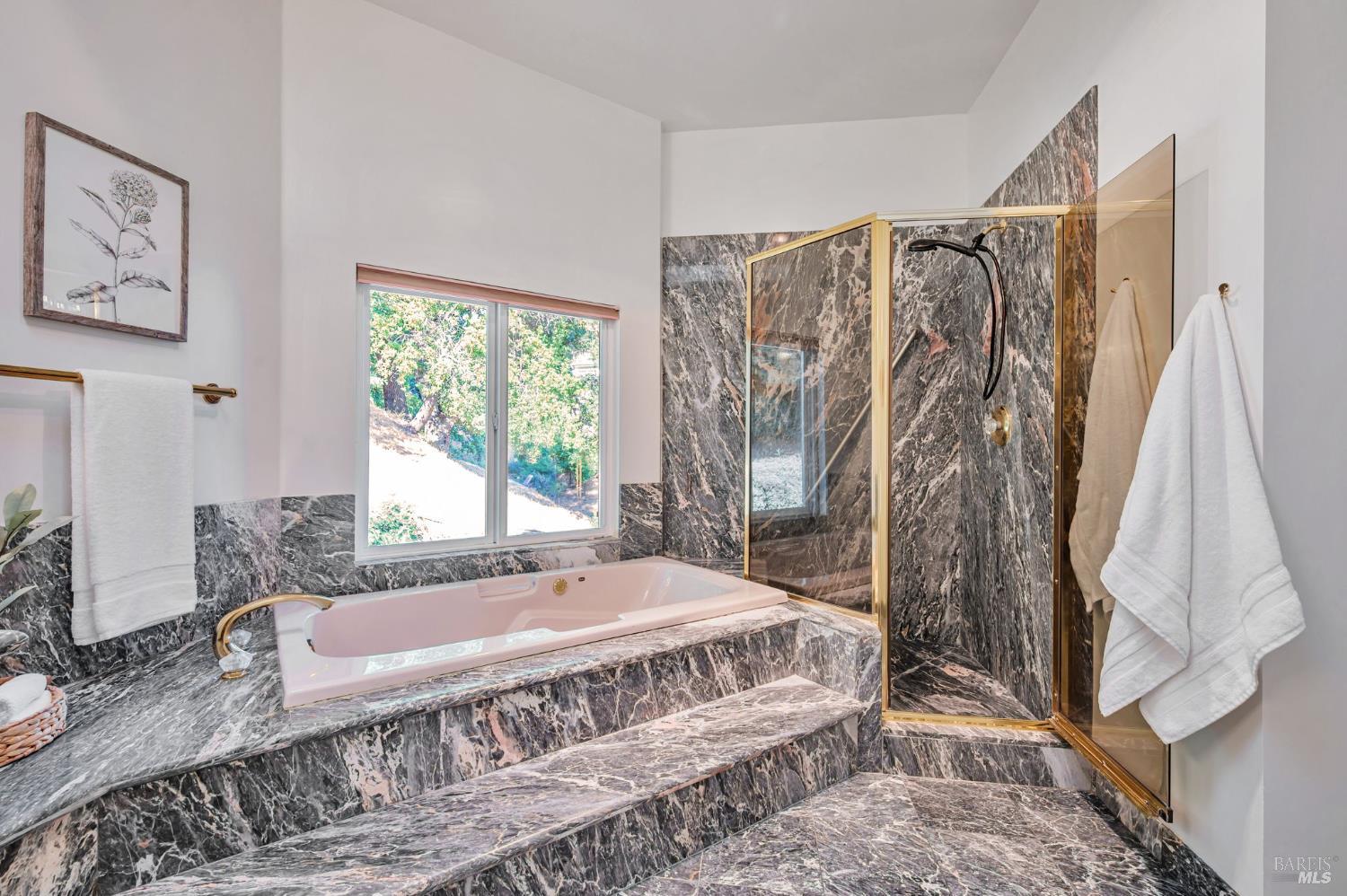 Detail Gallery Image 33 of 60 For 55 Tamalpais Rd, Kentfield,  CA 94904 - 4 Beds | 4 Baths