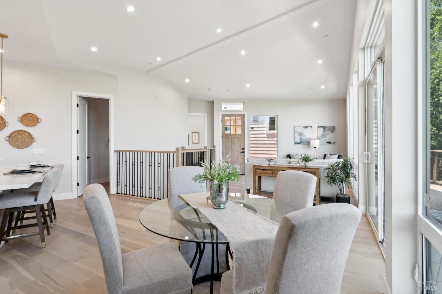 Detail Gallery Image 12 of 56 For 745 Redwood Rd, San Anselmo,  CA 94960 - 4 Beds | 3/1 Baths