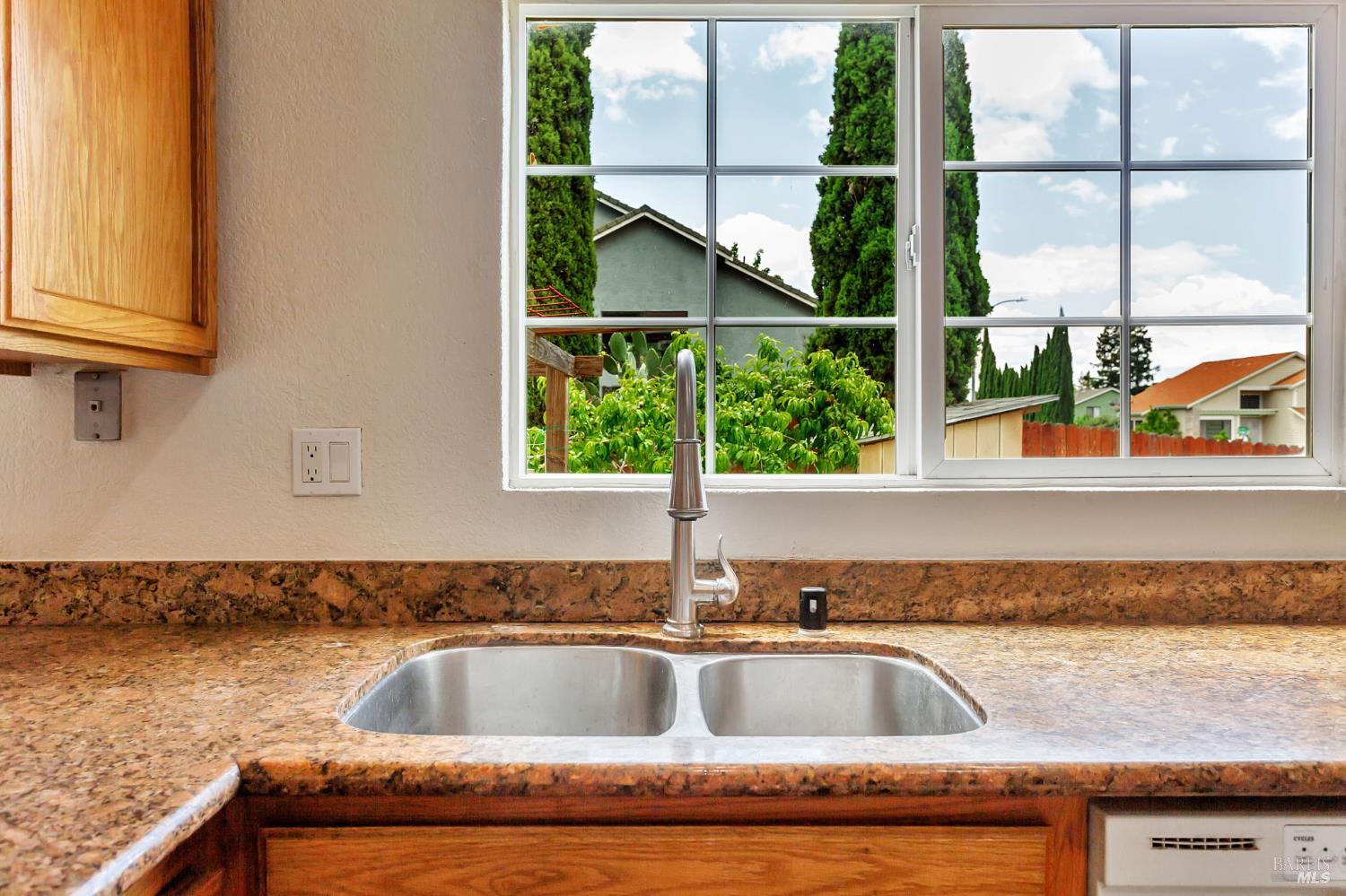 Detail Gallery Image 20 of 46 For 1001 Suffolk Way, Fairfield,  CA 94533 - 5 Beds | 3 Baths