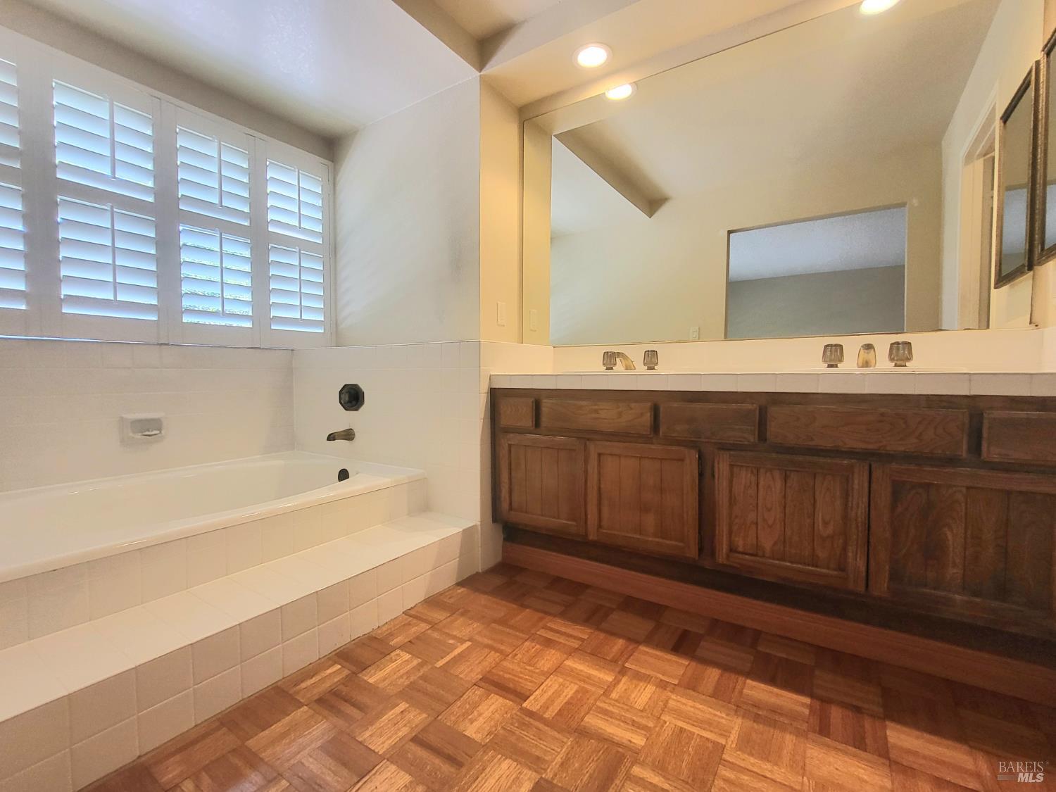Detail Gallery Image 22 of 36 For 170 Moonraker Ct, Vallejo,  CA 94590 - 3 Beds | 2 Baths